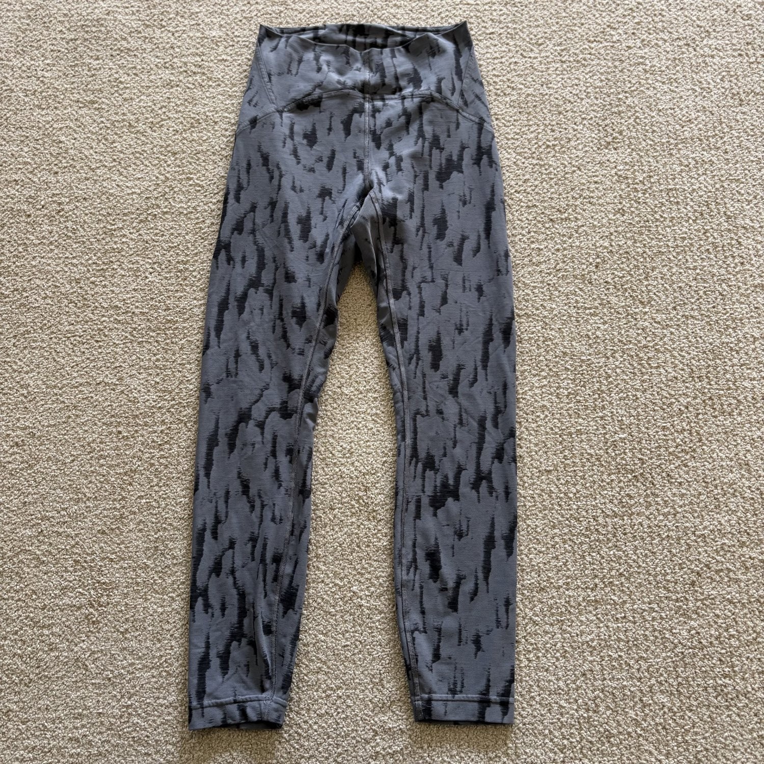 Lululemon Align High Rise Crop Leggings Womens 4 Gray Black Ikat Print 23 Inseam