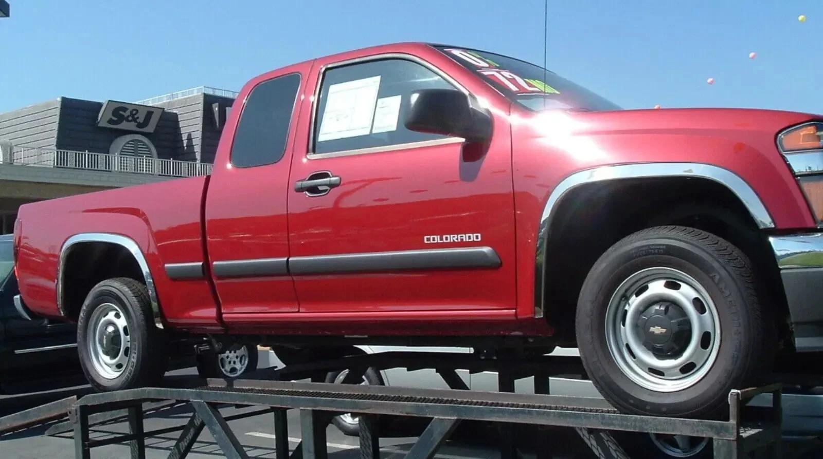 QMI 145022 Fender Trim Molding for Chevrolet Colorado 2004-2012 4Dr 1.6