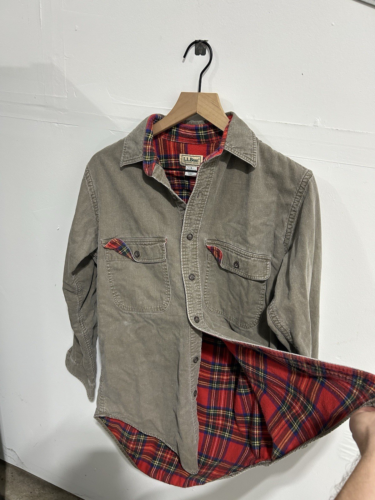 L.L.Bean Men\'s Cotton Woven Button-Up Shirt Gray/Red Plaid Long Sleeve Pockets