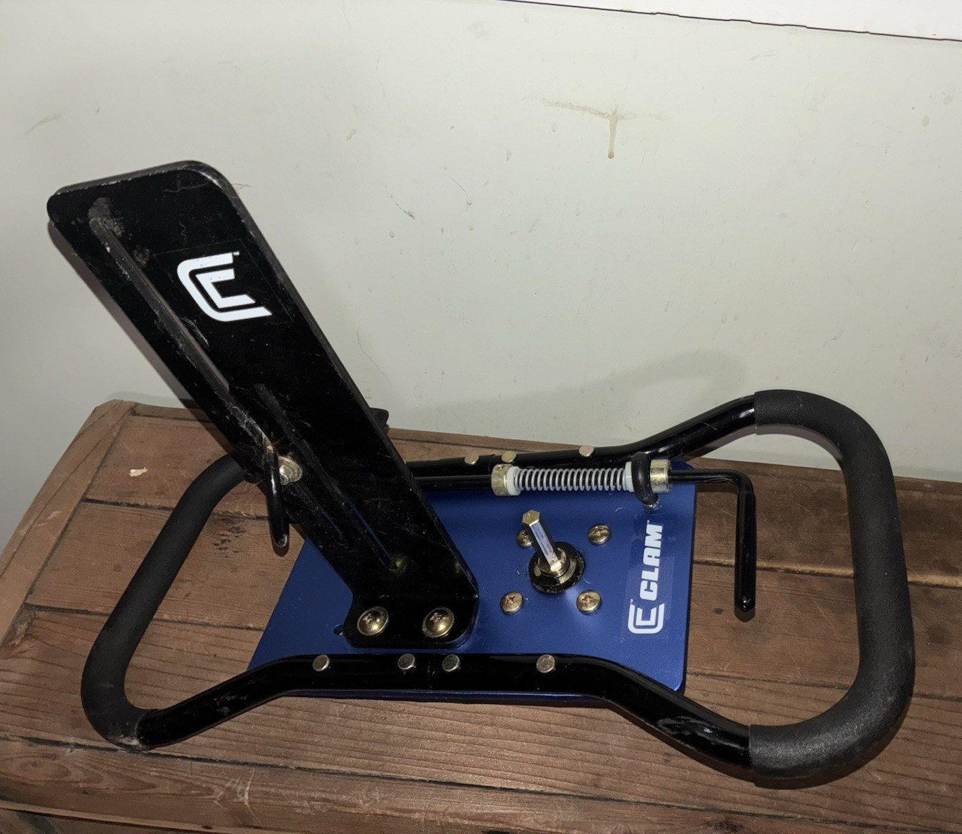 Clam plate adapter for ice auger with return spring used near mint condition Clam plate adapter for ice auger with return spring used near mint condition