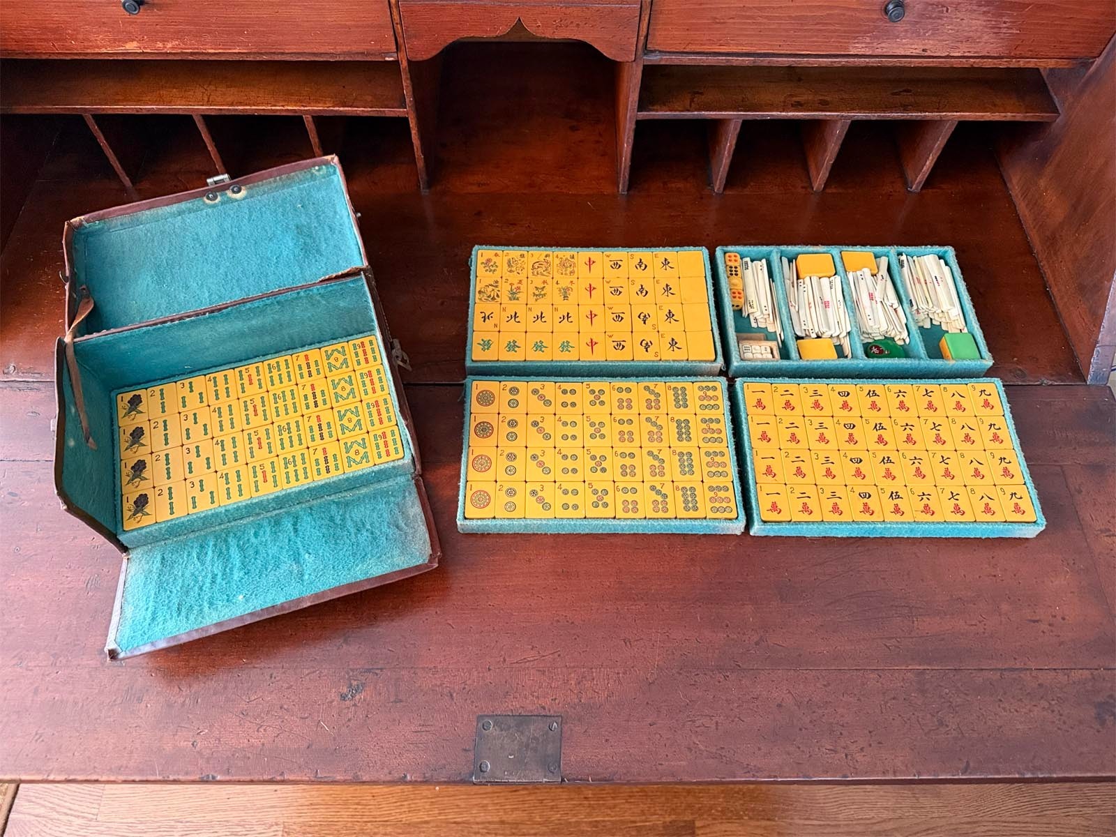 ~ Vintage Rare 1920s/30s Butterscotch Bakelite Mah Jong Set / As Is ~
