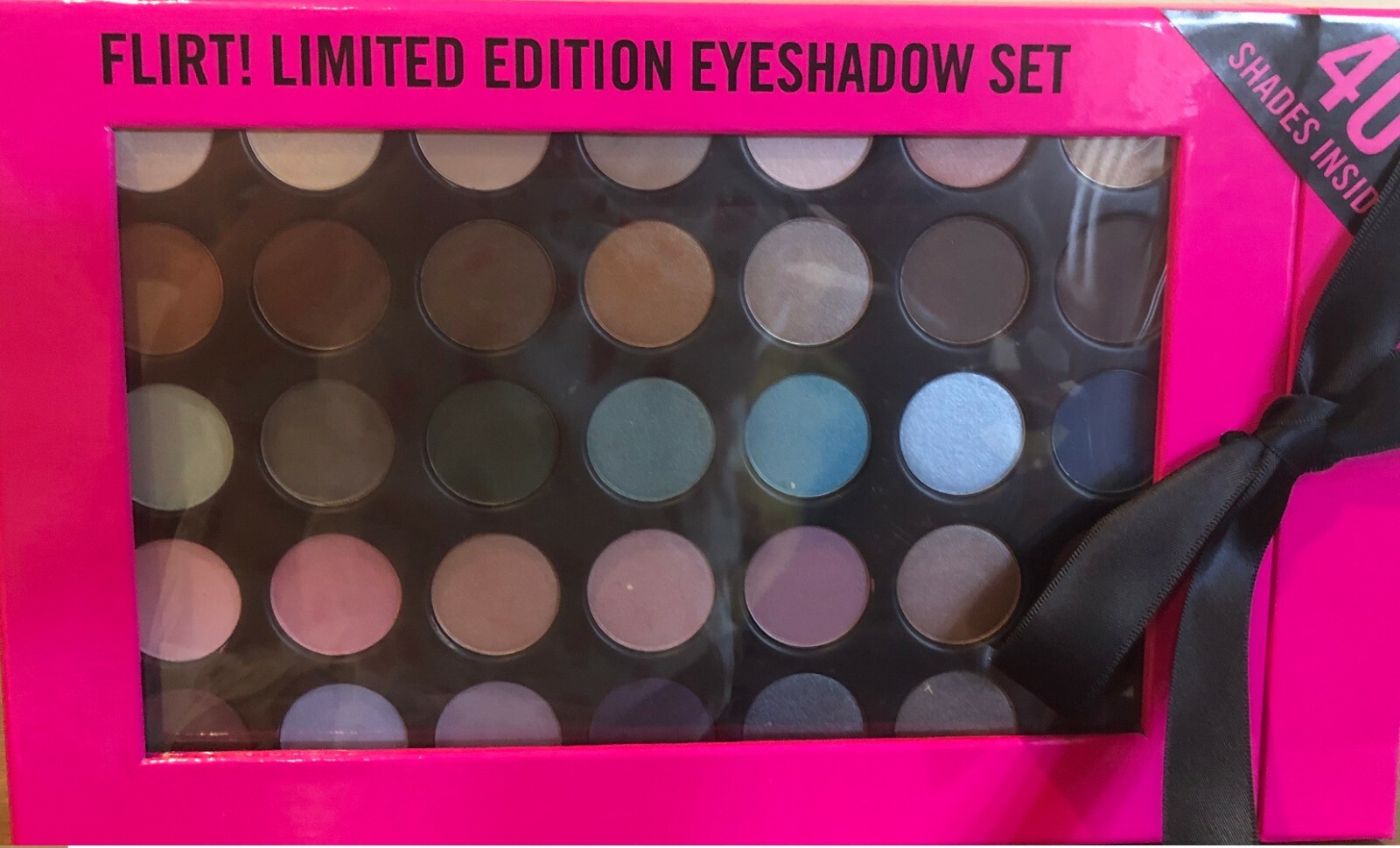 Flirt  Limited Edition Eyeshadow Set 40 Sahdes Included ~ New In Box 