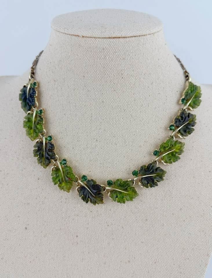 Beautiful LISNER Vintage Green Leaves and Gold Necklace Earring Set