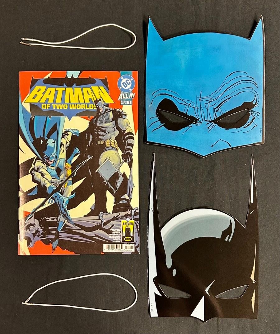 BATMAN OF TWO WORLDS #1 1st PRINT BATMAY DAY EXCLUSIVE PLUS x02 BATMAN MASKS