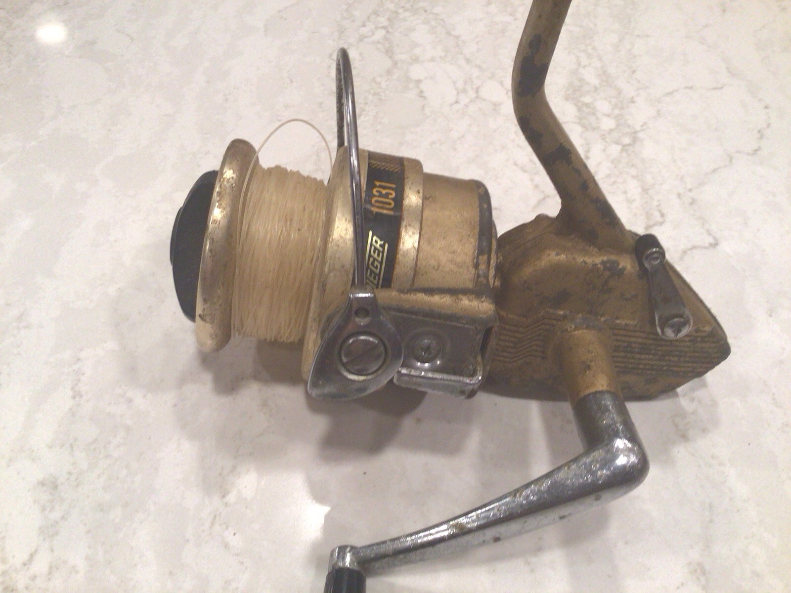 Pflueger 1031 Large Vintage Spinning Fishing Reel w/ Line Made in Korea