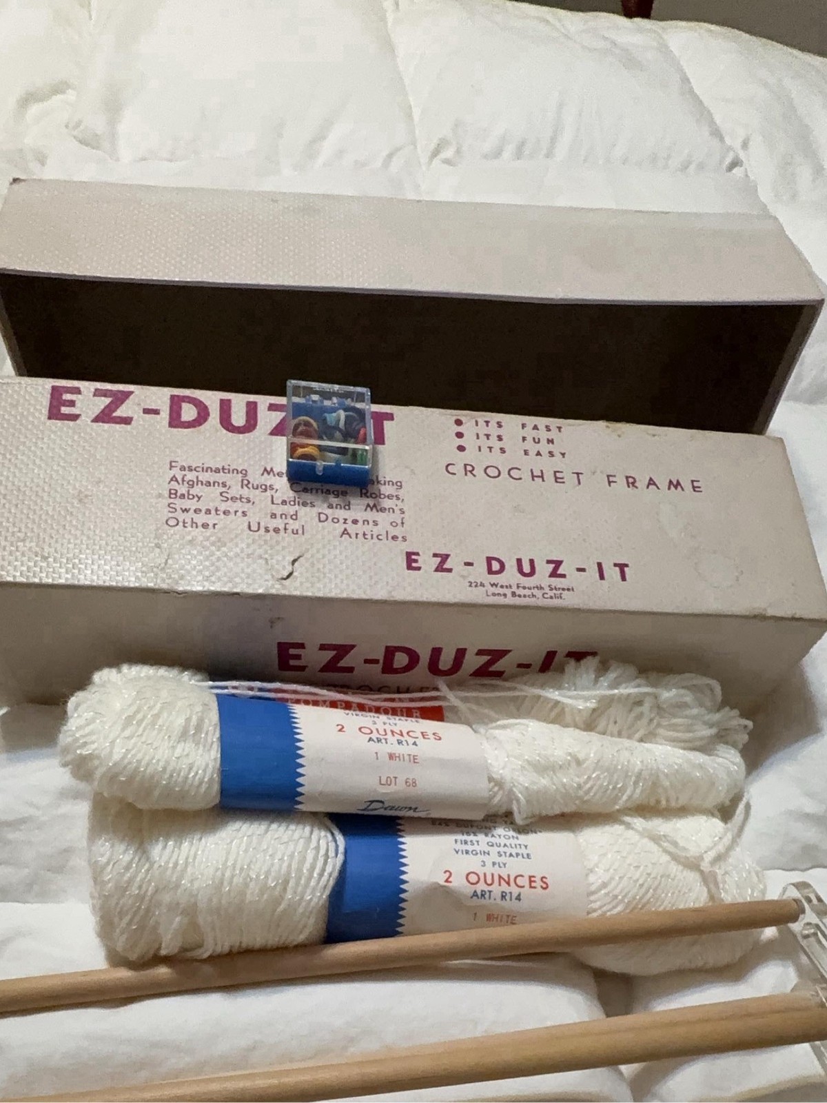EZ-DUZ-IT Crochet Frame Vtg 1940\'s Patterns and instruction book &work to finish
