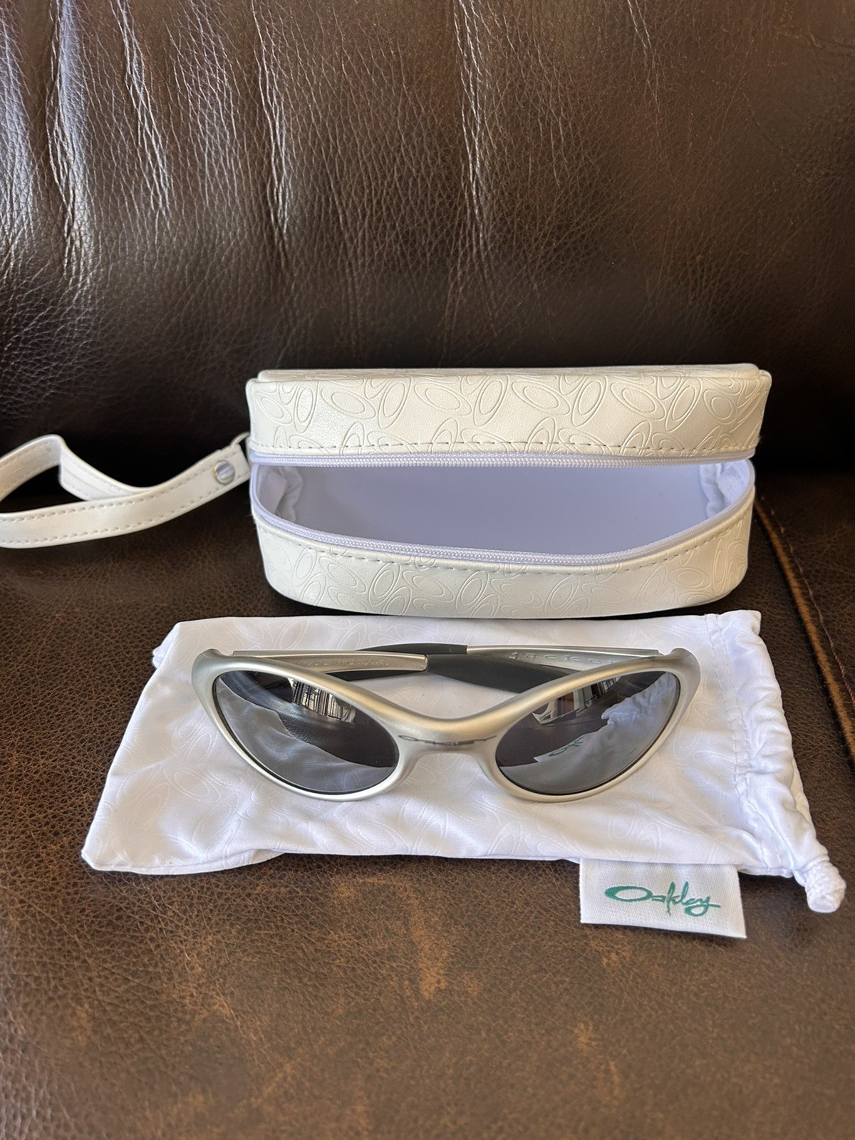 Oakley Eye Jacket 1.0 Sunglasses Pearl Silver Made in USA Original VTG Y2K 1999 Oakley Eye Jacket 1.0 Sunglasses Pearl Silver Made in USA Original VTG Y2K 1999