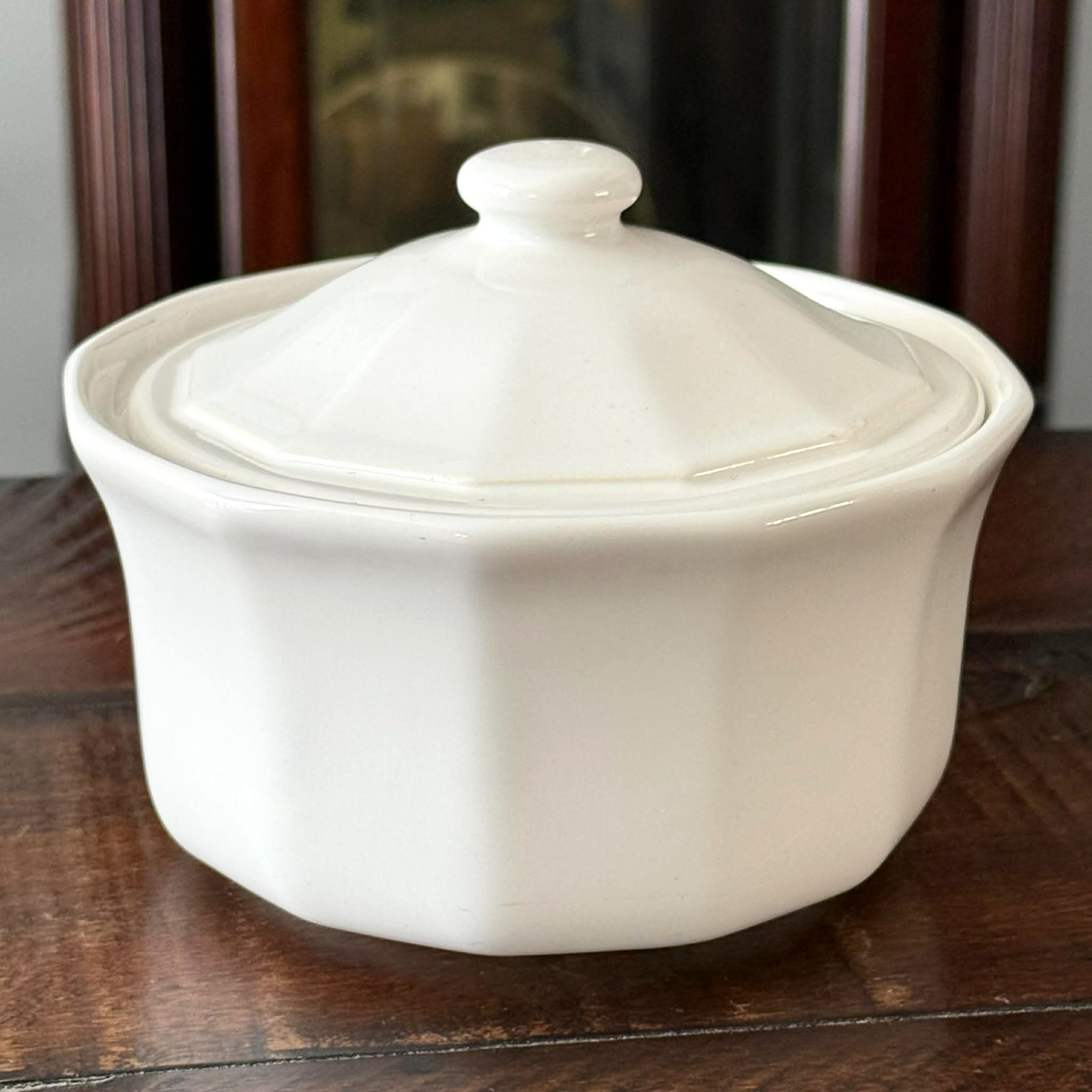 Pfaltzgraff USA 12-sided White Covered Casserole Dish EUC VTG Oven To Table 5\ Pfaltzgraff USA 12-sided White Covered Casserole Dish EUC VTG Oven To Table 5\