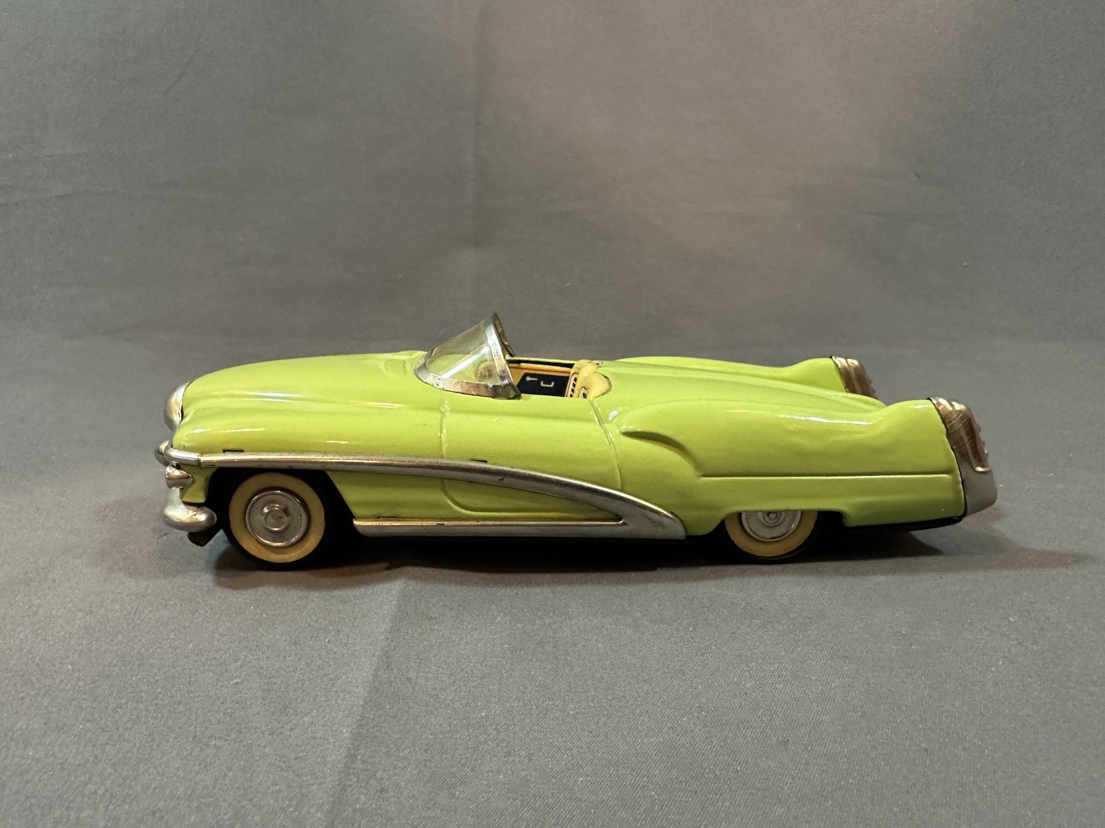 Vintage TIN Toy Car Yonezawa FRICTION 1951 BUICK LESABRE SHOW CAR Japan Vintage TIN Toy Car Yonezawa FRICTION 1951 BUICK LESABRE SHOW CAR Japan