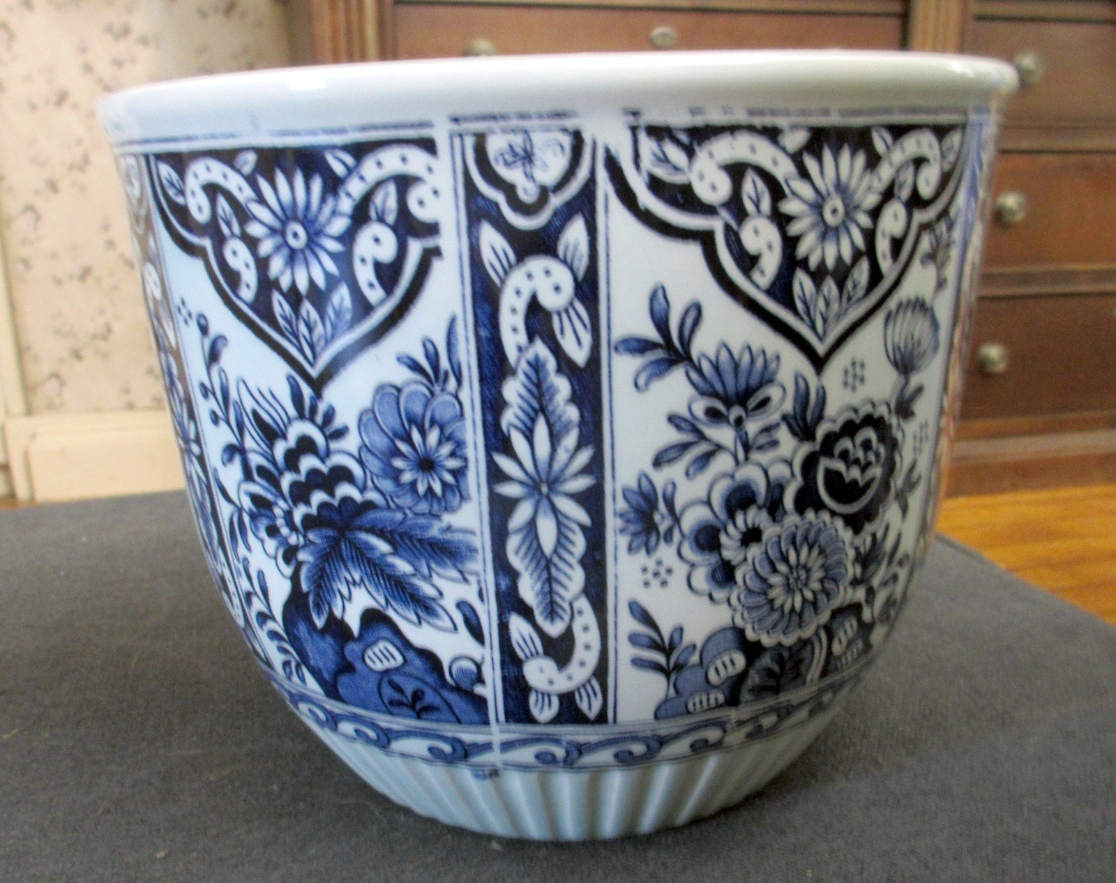 Vintage Mid-20th Century Royal Dutch Blue & White Delft Cachepot Planter     jgx