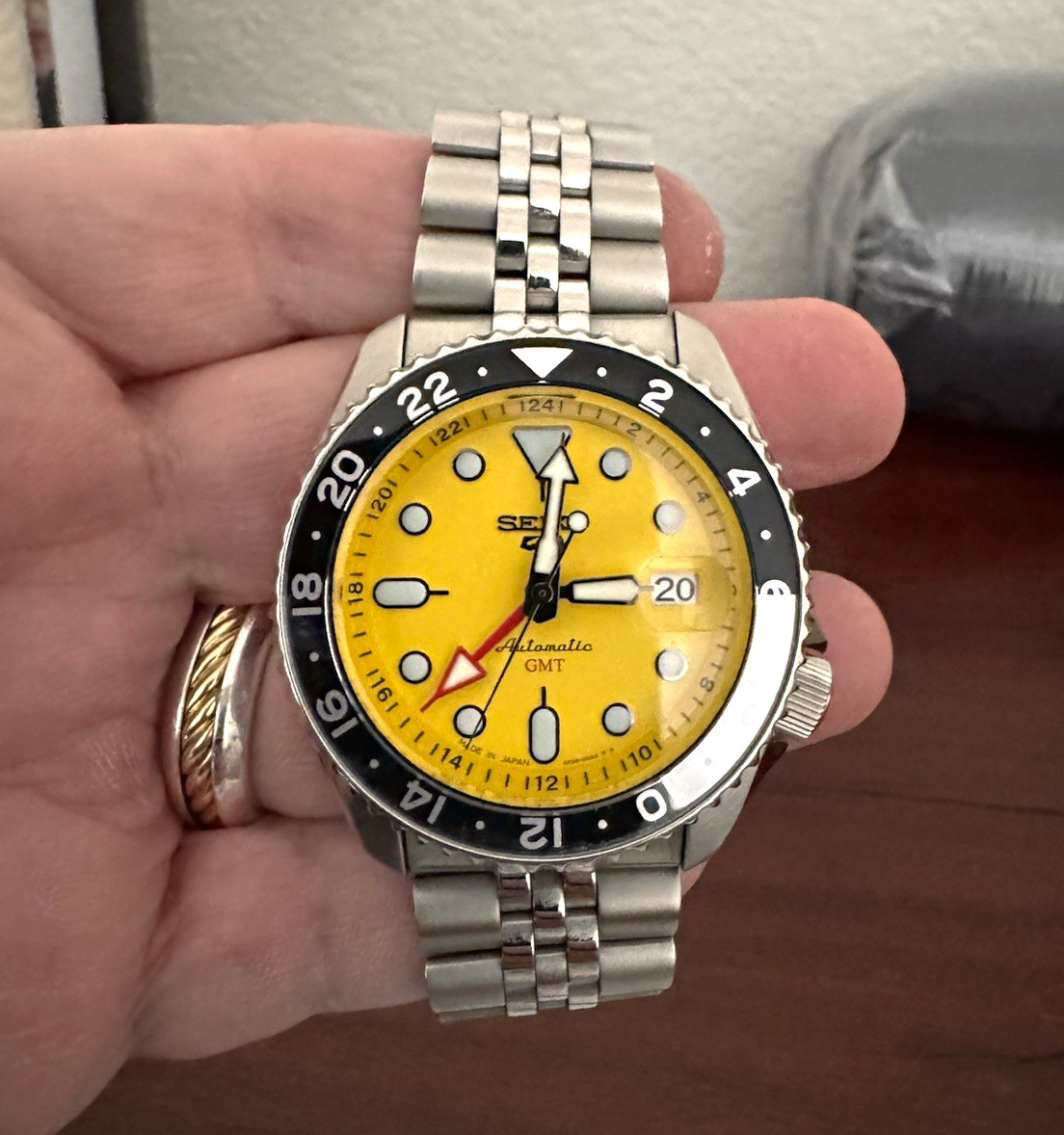 Seiko 5 Sports SSK017 Automatic GMT Yellow Dial 42.5mm Steel Bracelet 100m Seiko 5 Sports SSK017 Automatic GMT Yellow Dial 42.5mm Steel Bracelet 100m