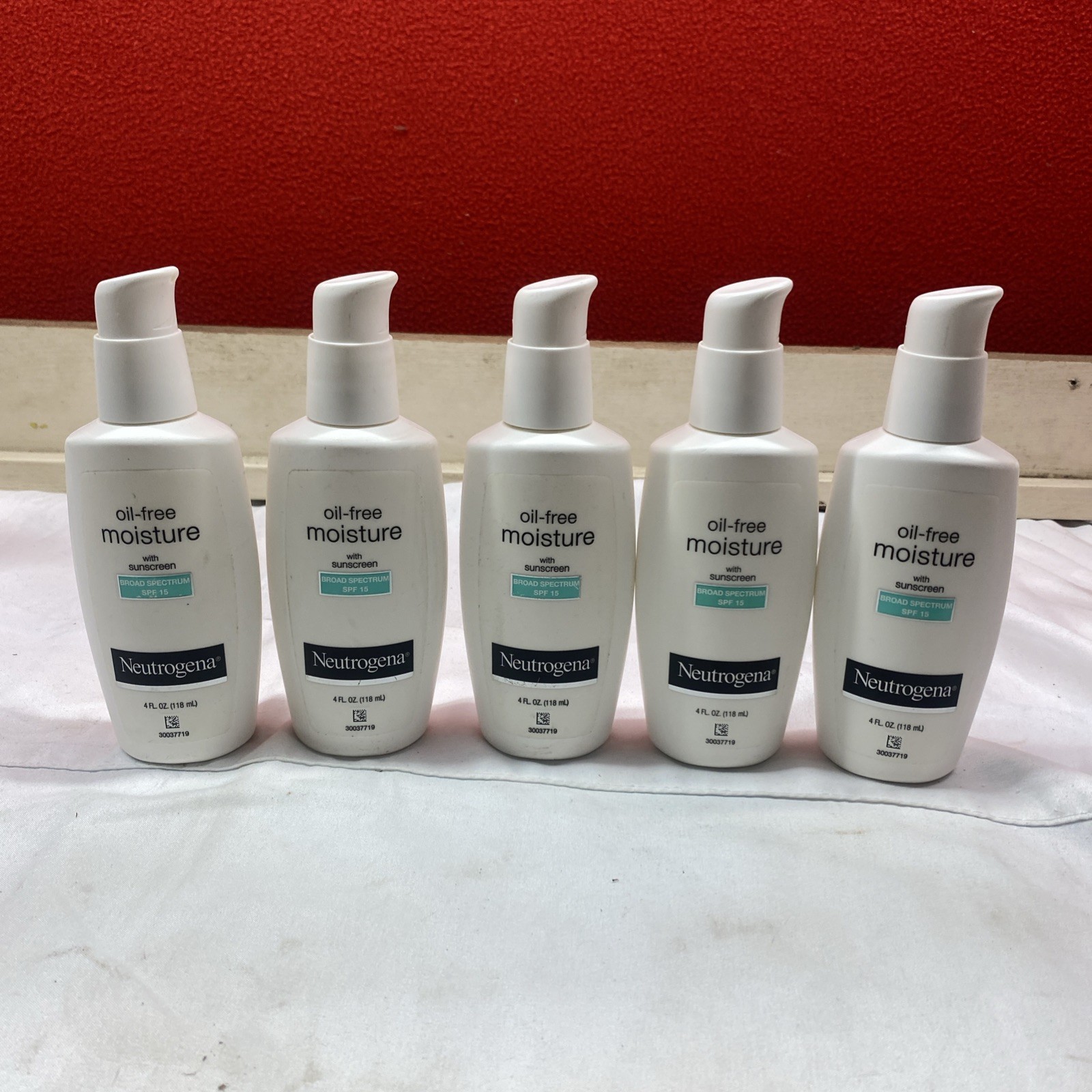 5 X Neutrogena Oil Free Moisture Face Moisturizer  4 oz