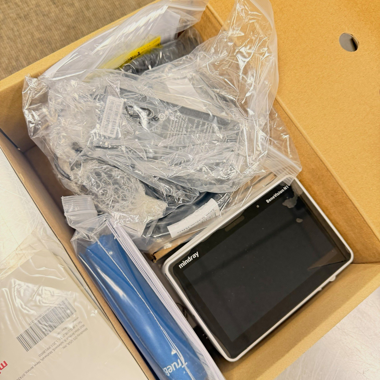 Mindray BeneVision N12 Patient Monitor ECG SpO2 NIBP IBP Temp Battery Mindray BeneVision N12 Patient Monitor ECG SpO2 NIBP IBP Temp Battery