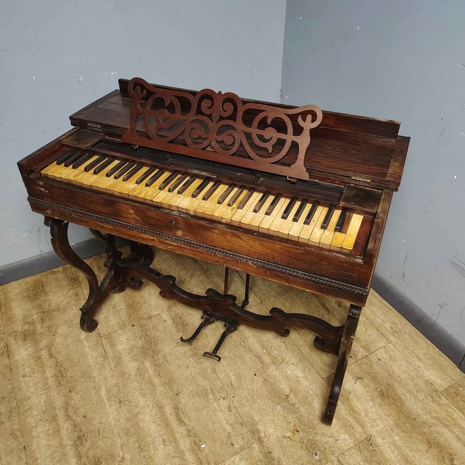 1860\'s Treat & Linsley of New Haven CT Melodeon Pump Organ 1860\'s Treat & Linsley of New Haven CT Melodeon Pump Organ