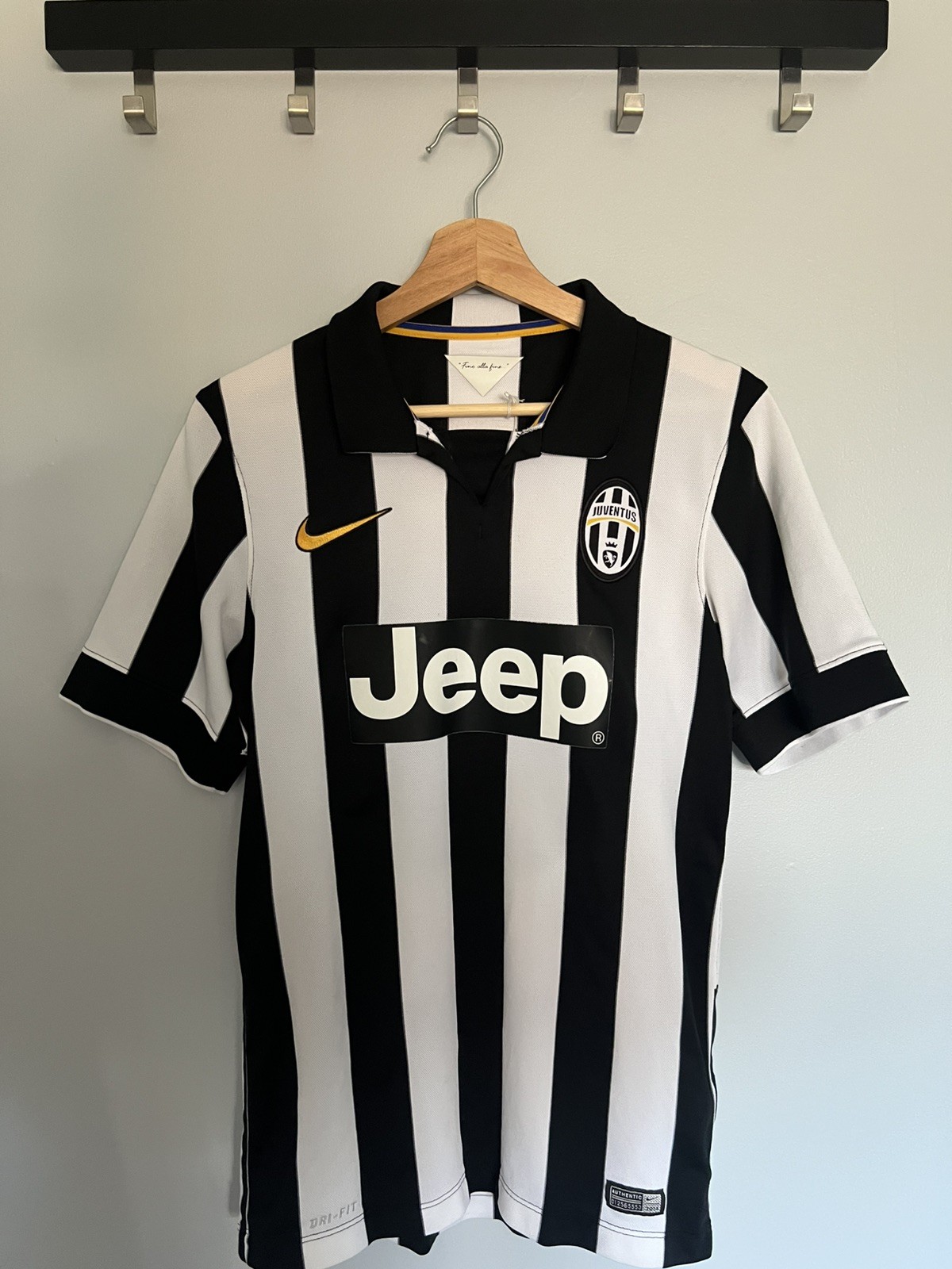 Juventus 2014/15 home shirt sz Small Nike white and black jersey