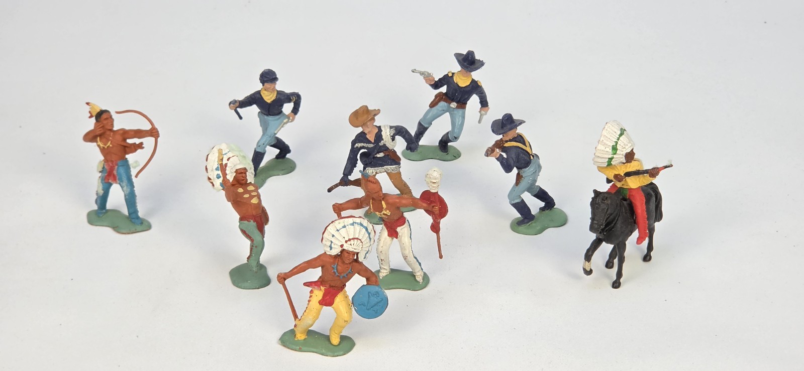 Vintage Britains Herald & Crescent Plastic Cowboys Indians Figures Wild West Lot