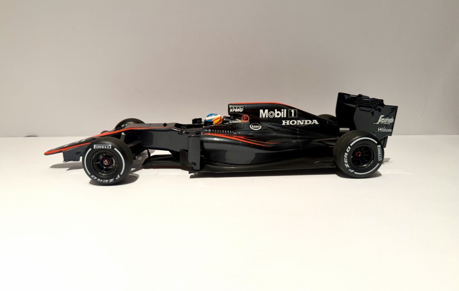 Spark 1/18 Scale McLaren Honda MP4-30 Alonso Spanish GP 2015 #14 READ DESC.