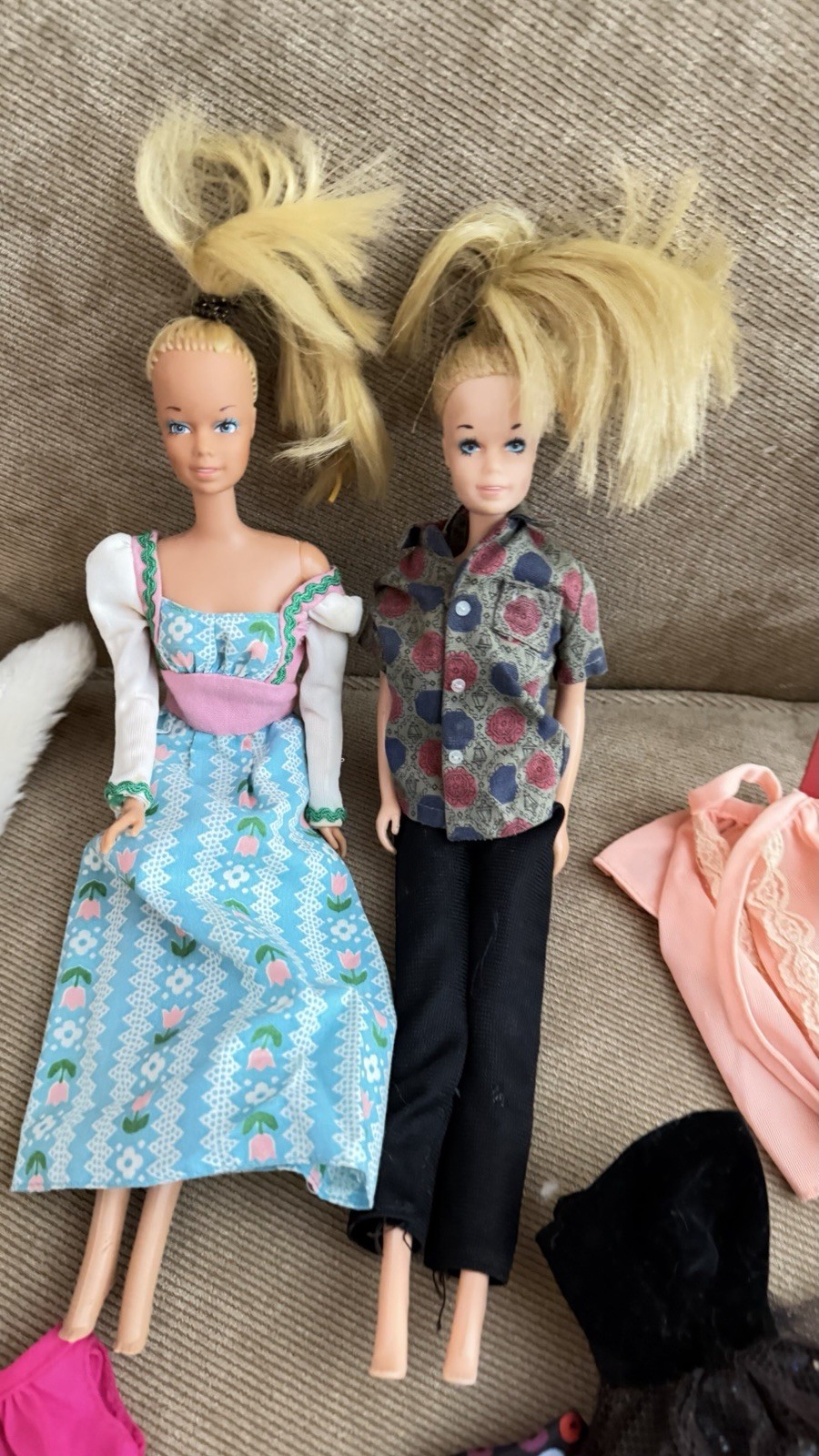 Barbies-2 Vintage With Clothes, Skis, Furniture. Barbies-2 Vintage With Clothes, Skis, Furniture.