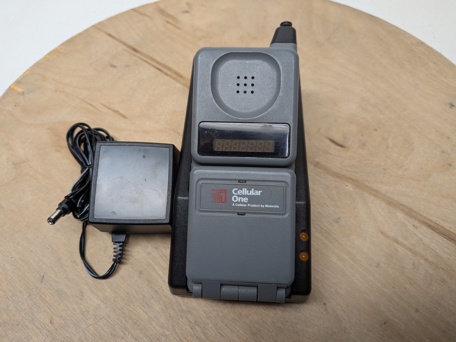 Vintage Motorola Brick Flip Cell Phone w/  Charger READ