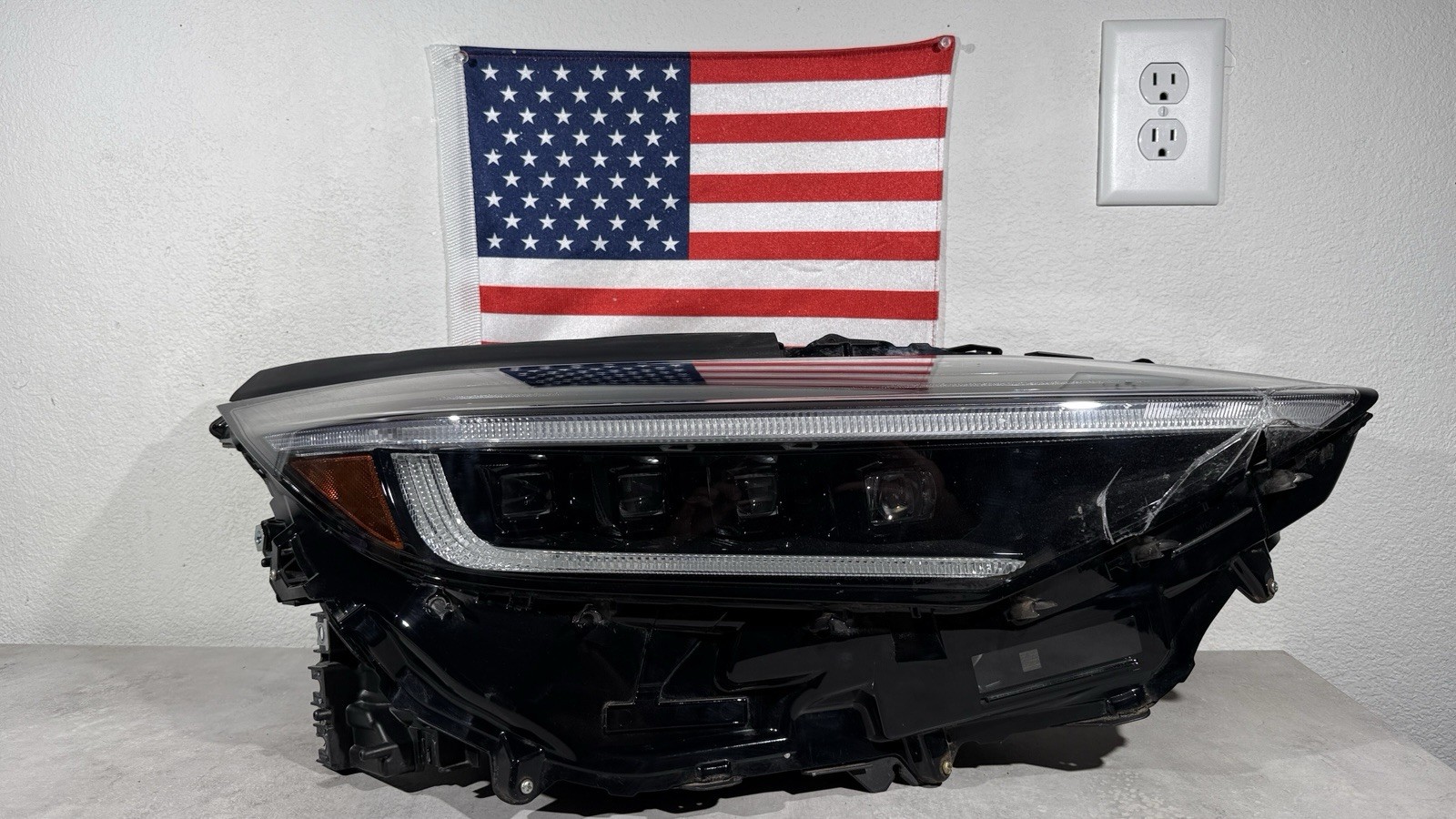 DAMAGED* 2023 2024 2025 SUBARU SOLTERRA RIGHT  SIDE HEADLIGHT FULL LED OEM