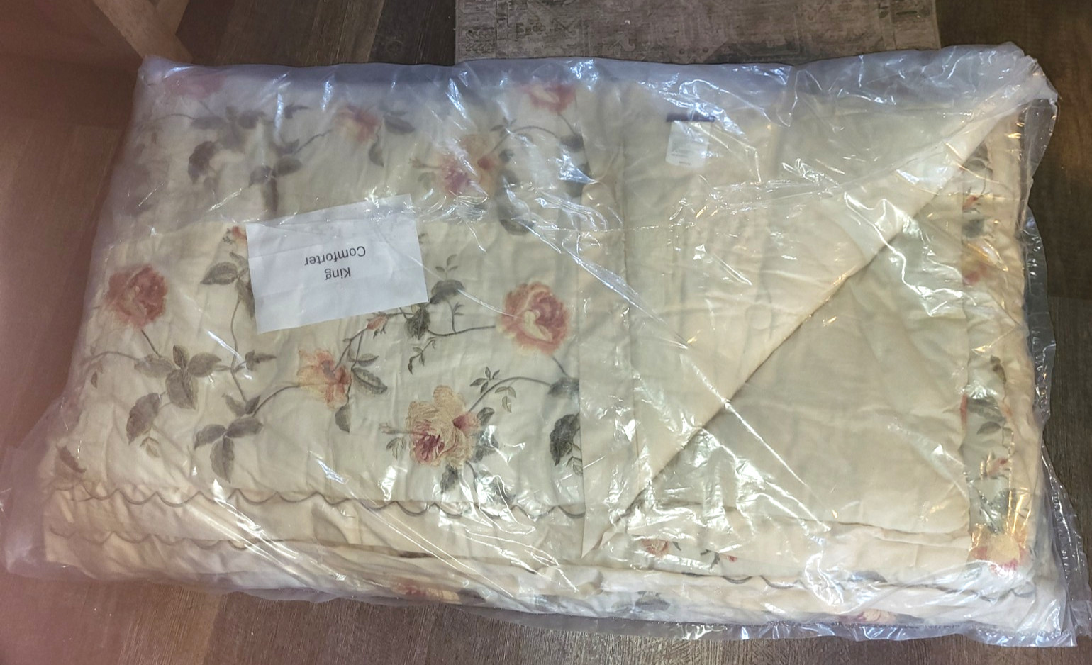 Raymond Waites Comforter KING Champain Emroidered Floral 110 X 96 SEE PHOTOS Raymond Waites Comforter KING Champain Emroidered Floral 110 X 96 SEE PHOTOS