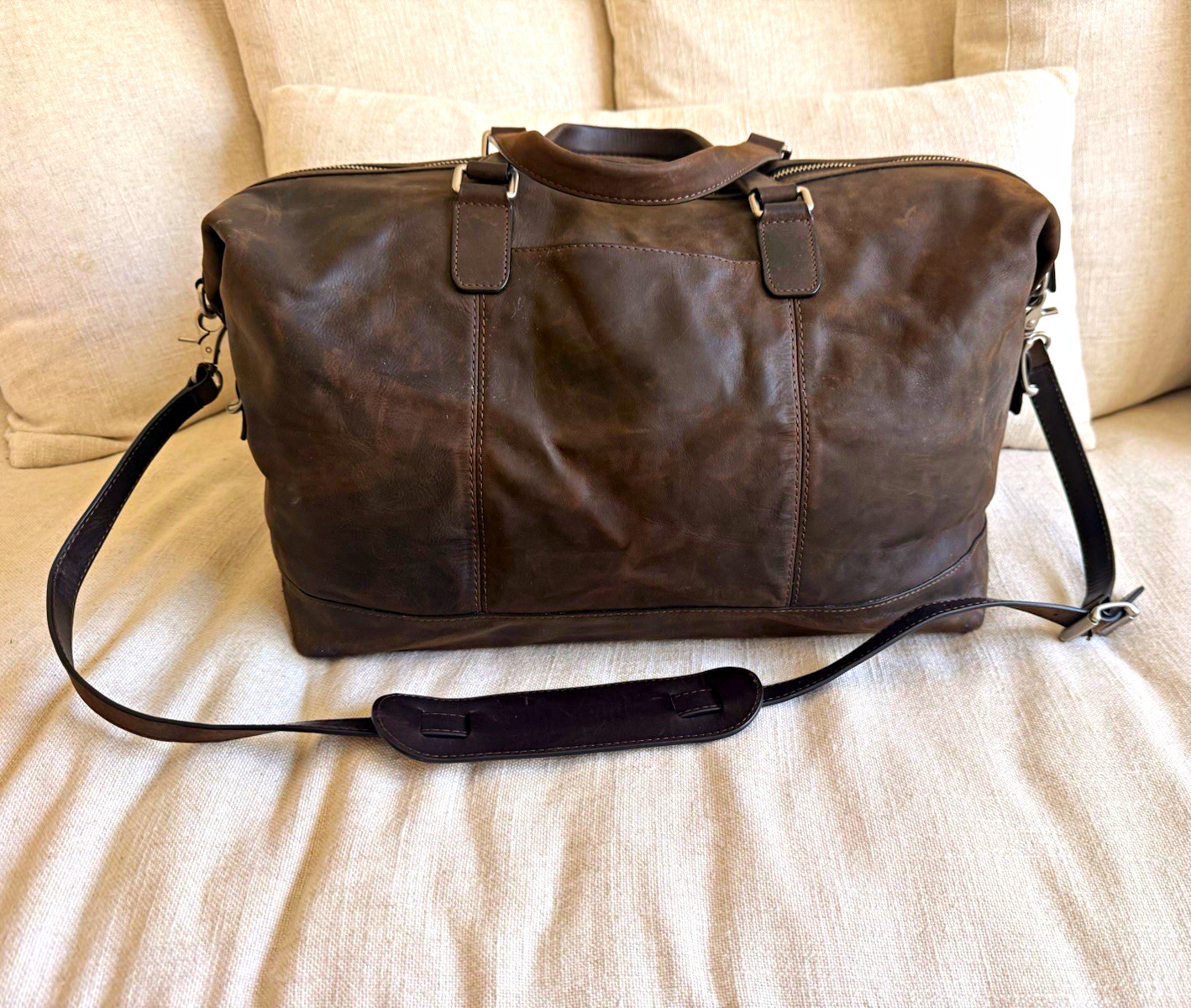Frye Leather Logan Overnight BagBrown Solid Leather Duffle Bag Frye Leather Logan Overnight BagBrown Solid Leather Duffle Bag