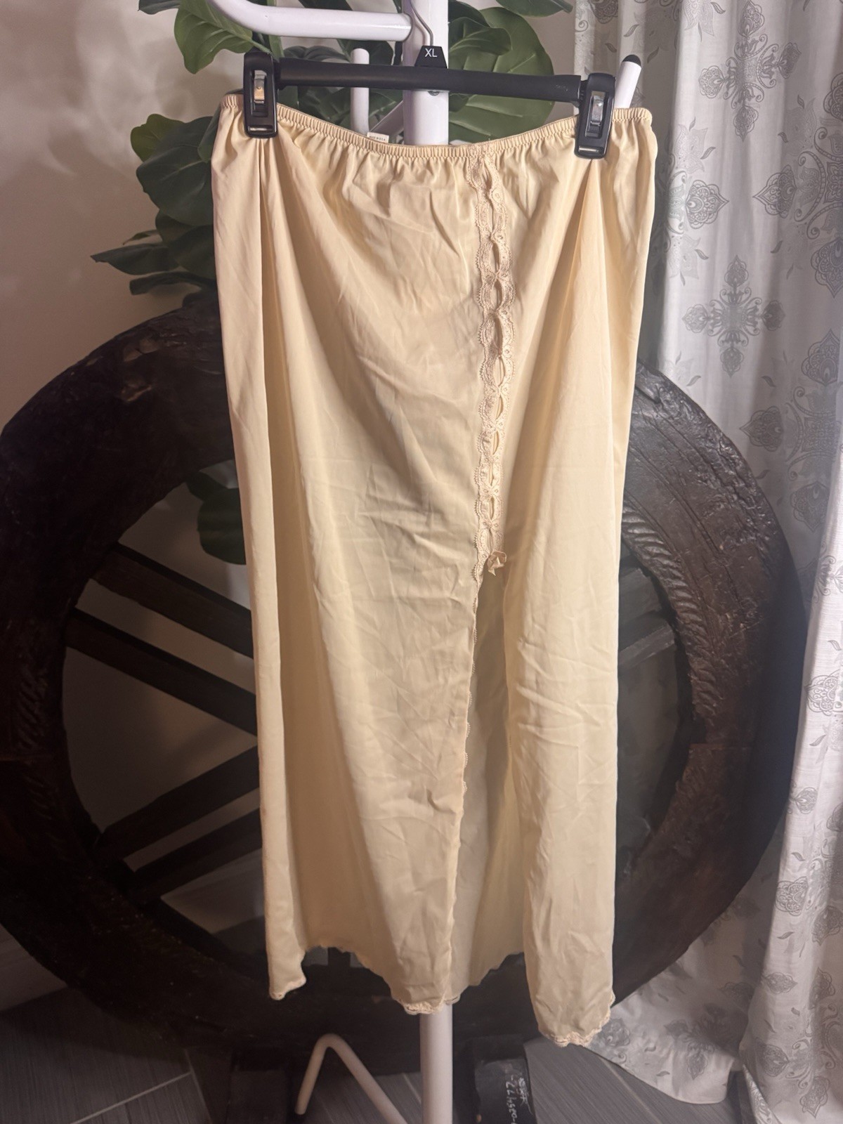 VTG 70s Vanity Fair Cream Nylon Slip Skirt Lace Detail Made In USA M