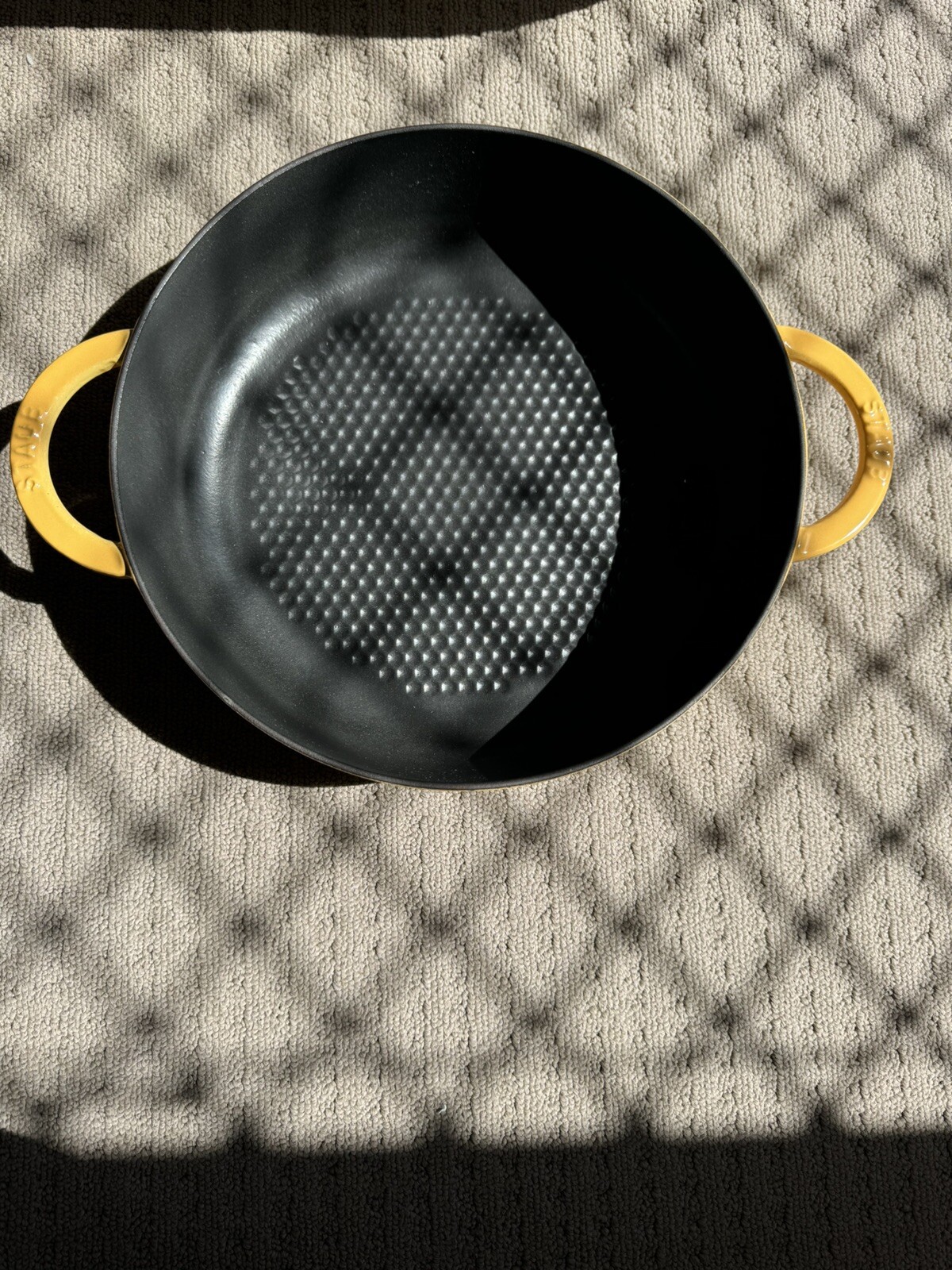 staub cast iron hexagon 28 cm lemon used staub cast iron hexagon 28 cm lemon used