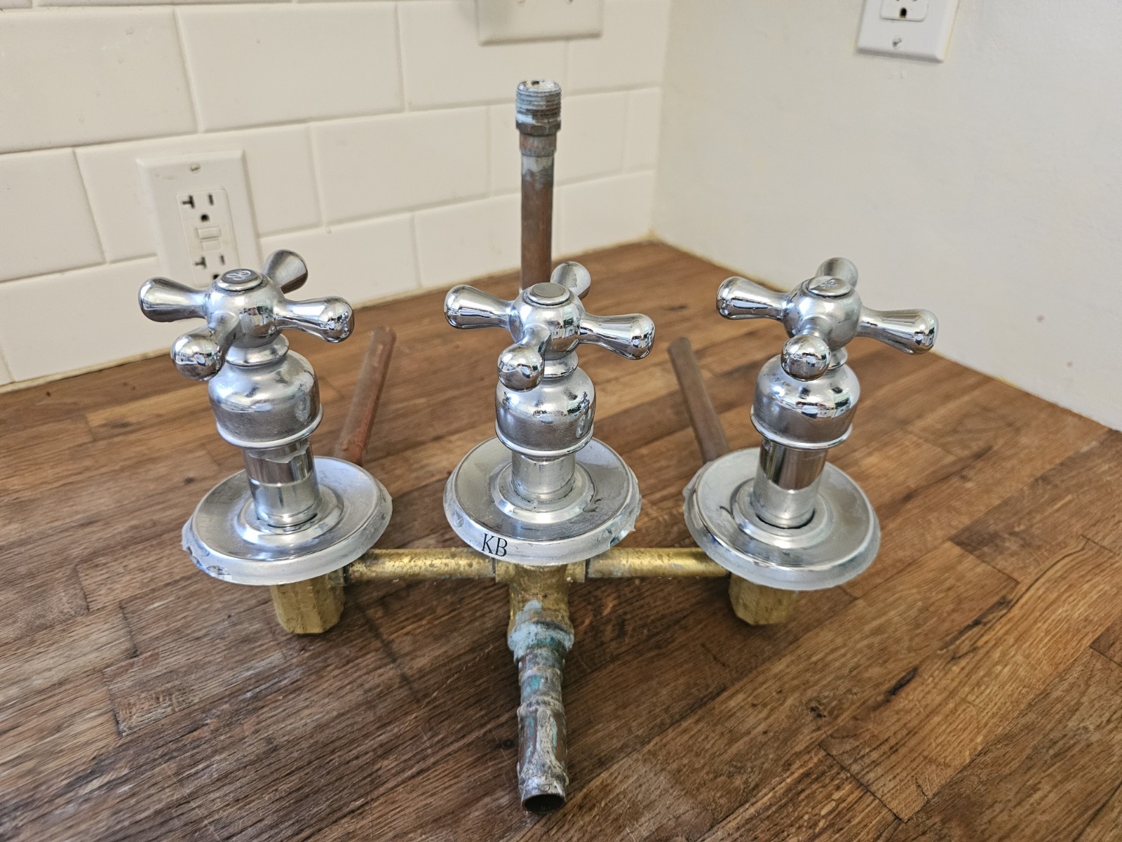 Vintage Chrome 3 Handle Tub And Shower Faucet Set Vintage Chrome 3 Handle Tub And Shower Faucet Set