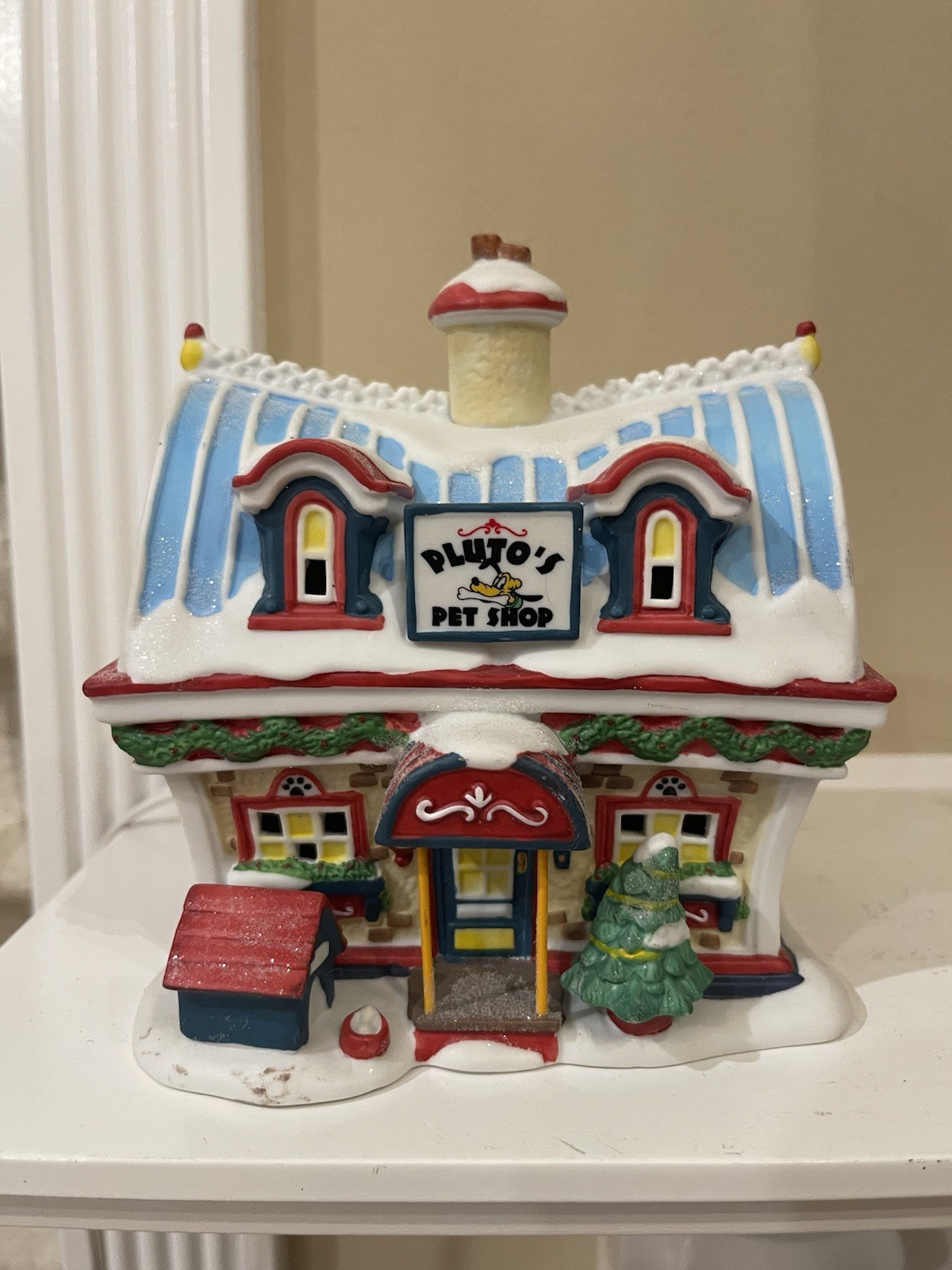 2009 Disney Department 56 Mickey\'s Merry Christmas Village Pluto\'s Pet Shop
