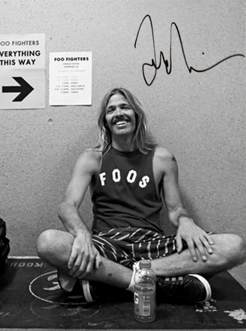 Taylor Hawkins Foo Fighters autographed signed 8.5x11 Photo Reprint