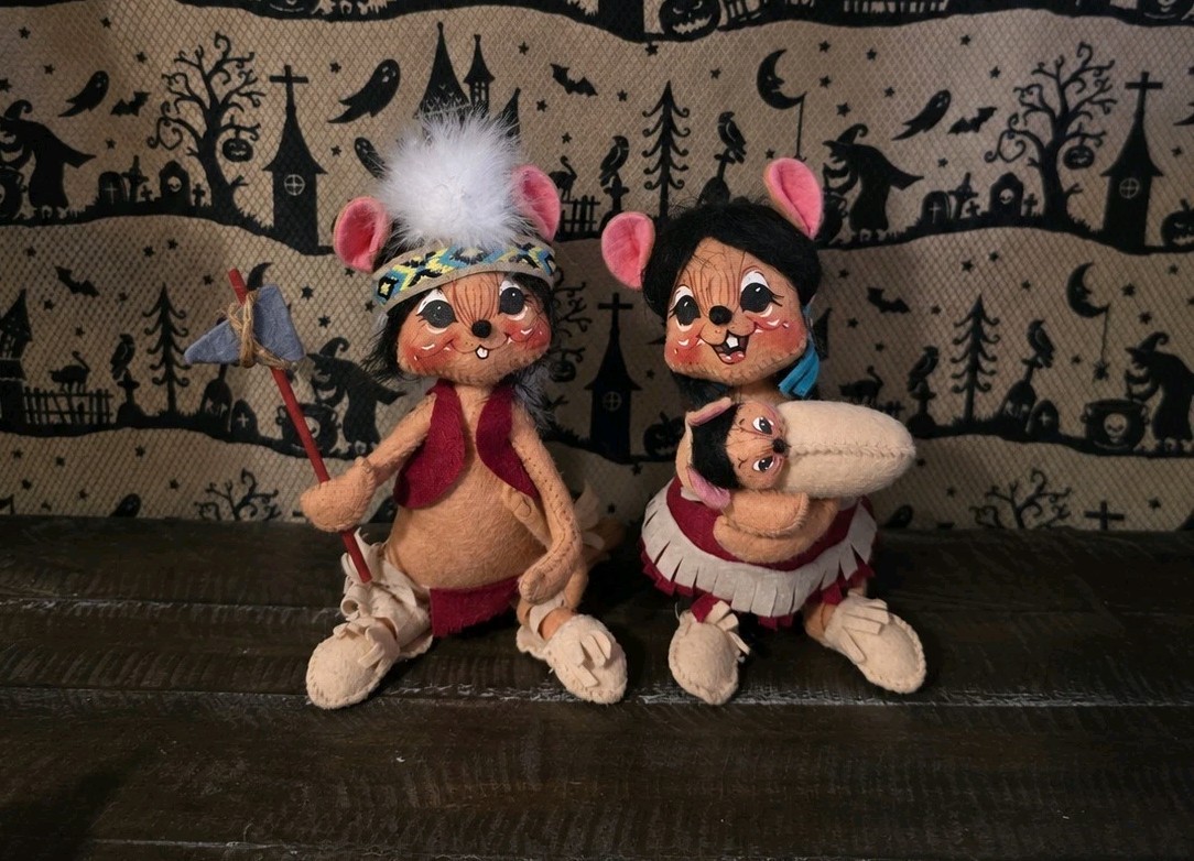 1998 Annalee Indigenous  Native American Mouse Couple Holiday Thanks Giving