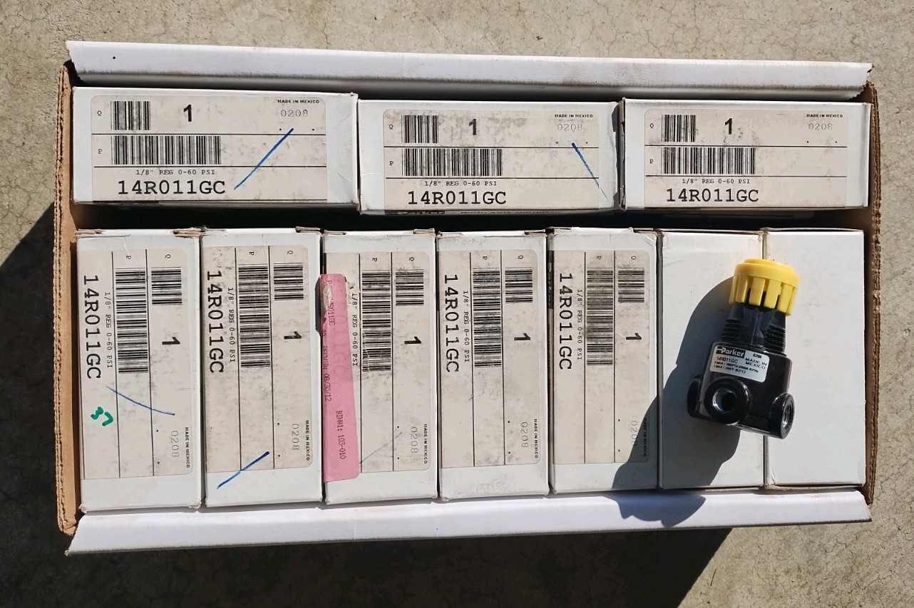 New LOT of 20 Parker 14R011GC Regulator, Air Inlet 1/8