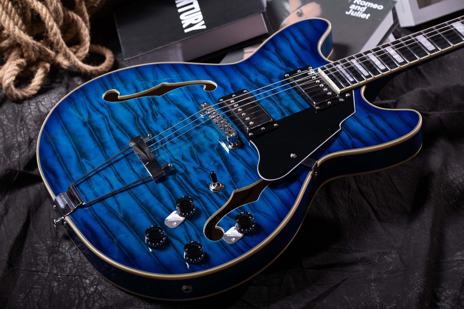 Grote Semi-Hollow Electric Guitar, Hollow-Body Jazz Guitar with HH Pickups（Blue）