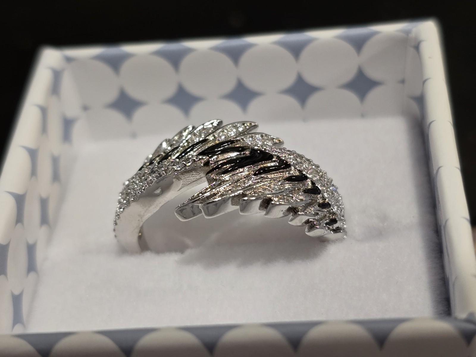 Ryze Party EverWear Core line Ring Size 7 White Frost CZ Enamel Wing Ring