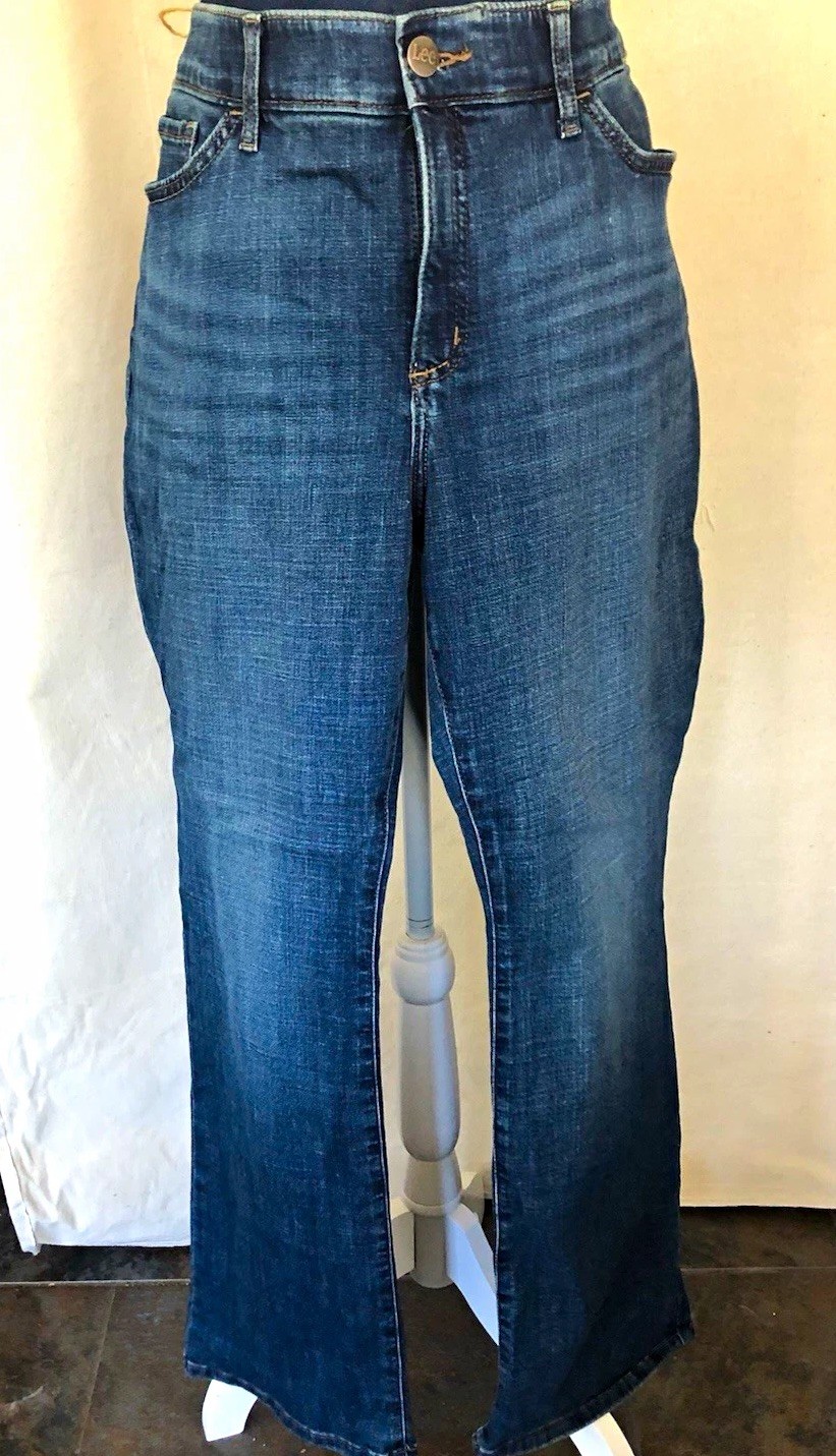 Lee Women’s Size 16 Regular Fit Bootcut Mid Rise Stretch Medium Wash Blue Jeans Lee Women’s Size 16 Regular Fit Bootcut Mid Rise Stretch Medium Wash Blue Jeans