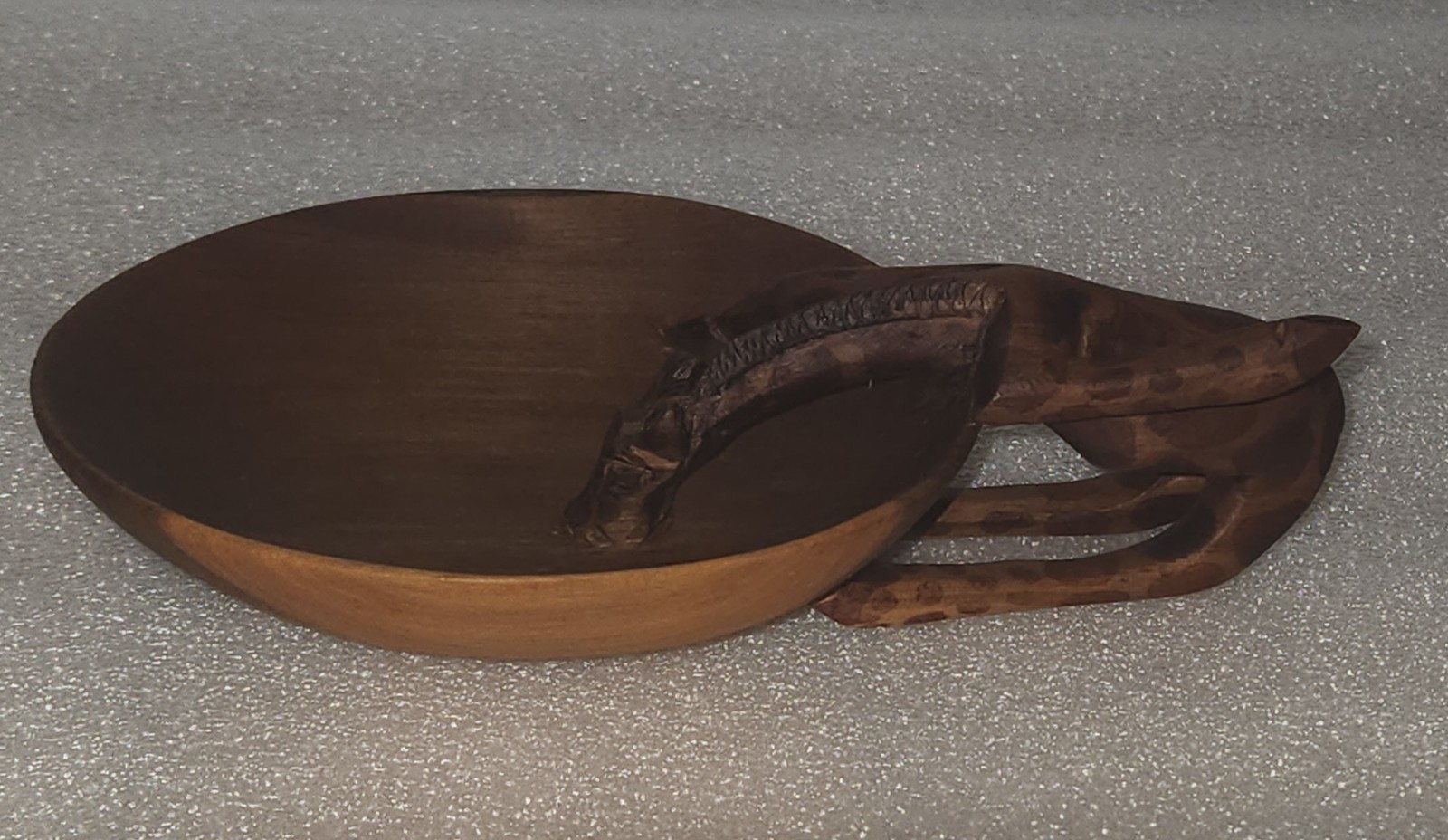 Vintage African Giraffe Drinking Wood Bowl Hand Carved and Painted Made in Kenya Vintage African Giraffe Drinking Wood Bowl Hand Carved and Painted Made in Kenya
