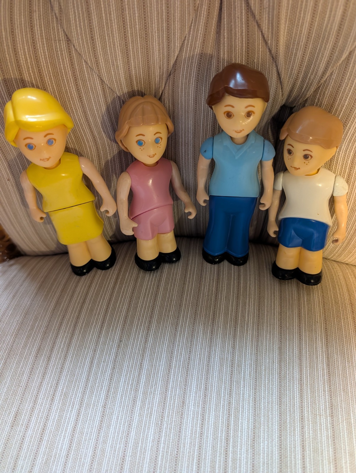 Vintage 1980\'s Little Tikes Dollhouse Family Mom Girl Dad Boy Set of 4 Vintage 1980\'s Little Tikes Dollhouse Family Mom Girl Dad Boy Set of 4