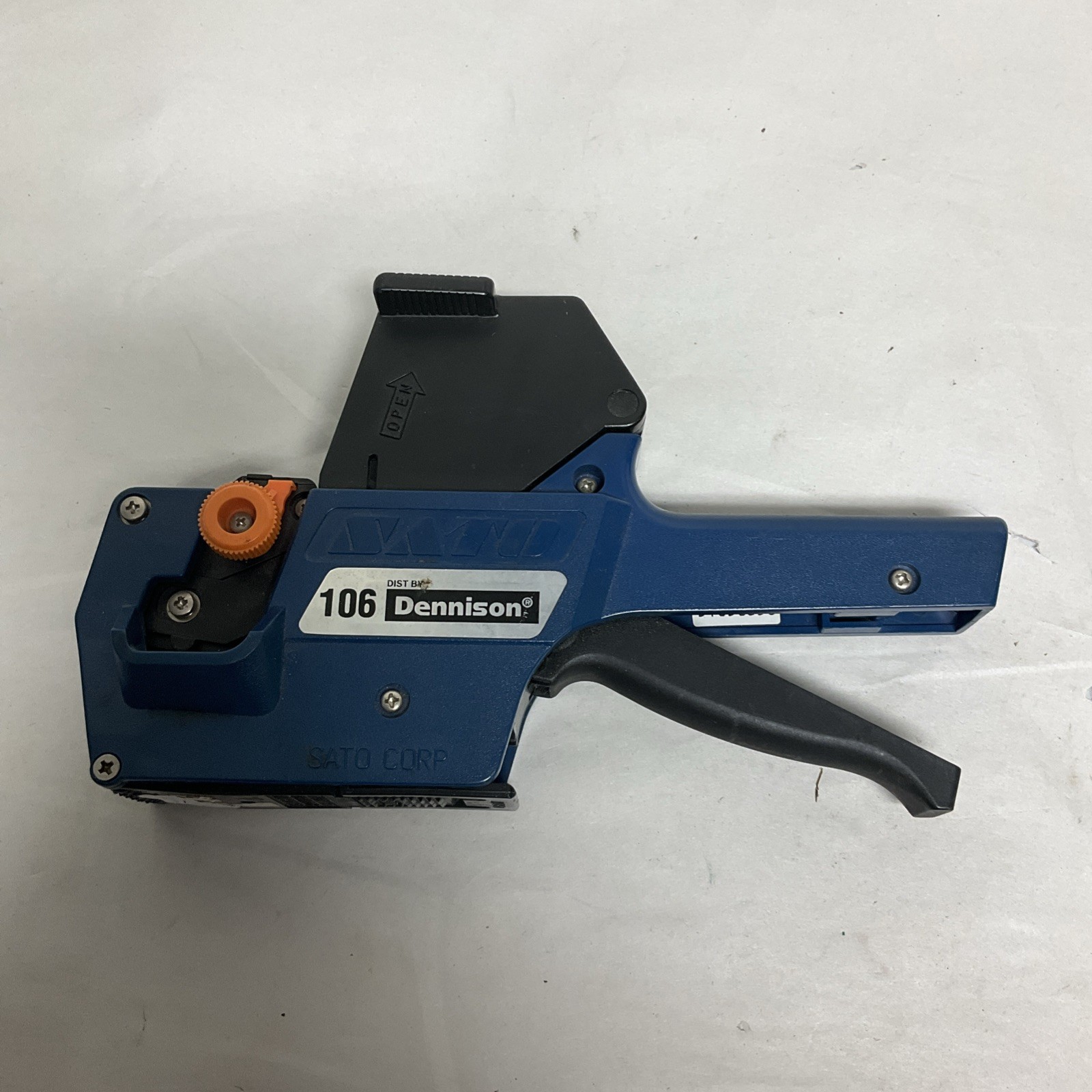 AVERY DENNISON 106  PB-1 RETAIL PRICING LABELING GUN 6-CHARACTER SATO