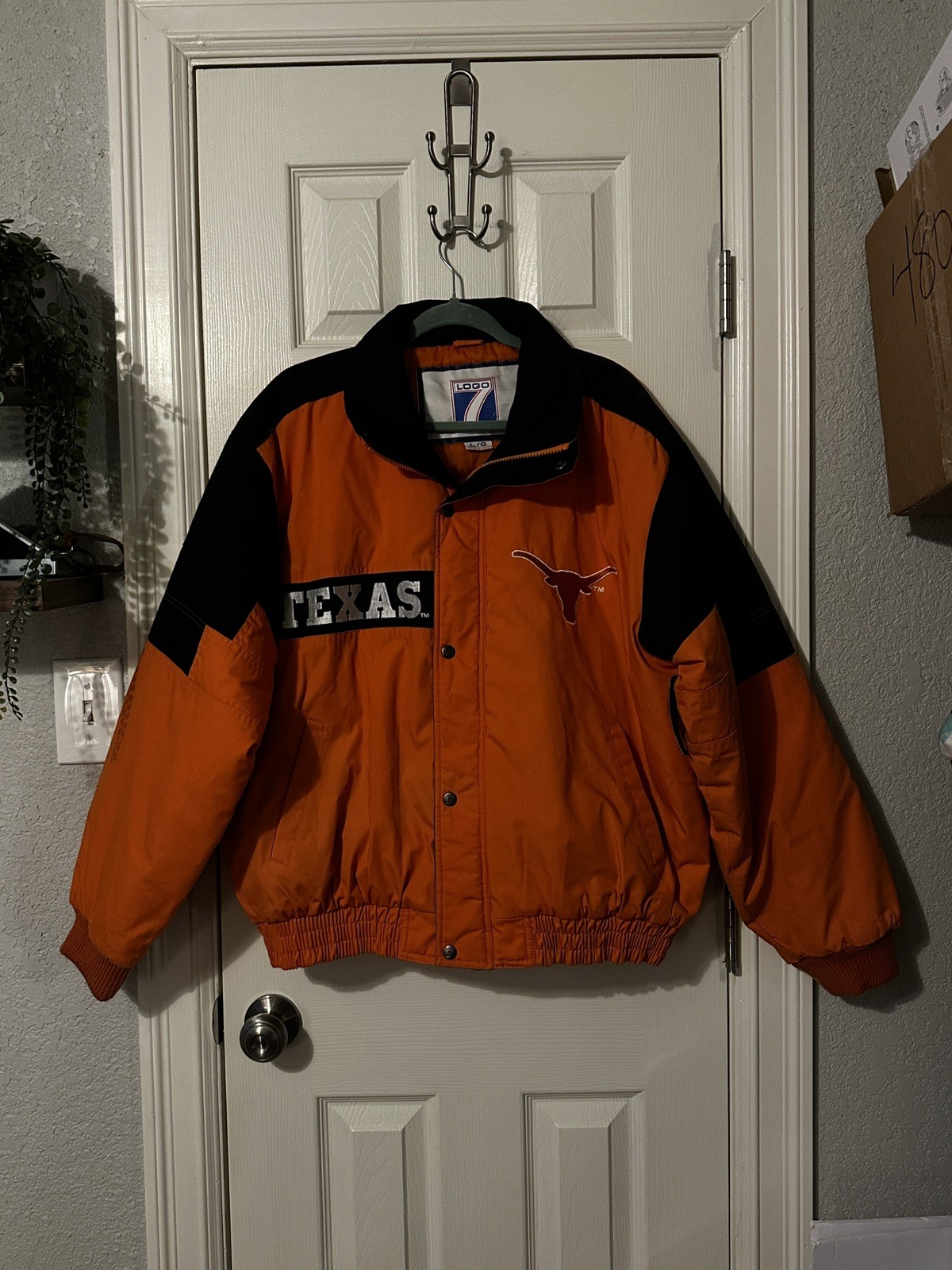 Vintage Logo 7 Texas Longhorns Orange & Black Windbreaker Puffer Jacket XL 90s Vintage Logo 7 Texas Longhorns Orange & Black Windbreaker Puffer Jacket XL 90s
