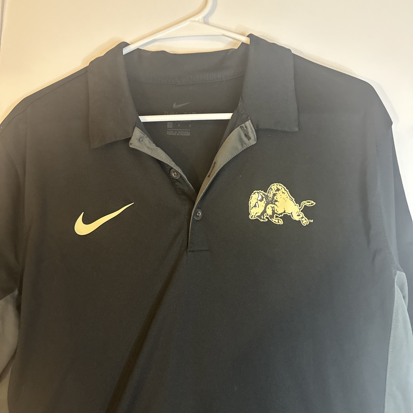 Nike Men’s L Colorado Buffaloes Retro Logo Polo Shirt Black/Gray Dri-Fit Golf Nike Men’s L Colorado Buffaloes Retro Logo Polo Shirt Black/Gray Dri-Fit Golf