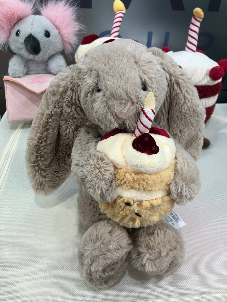 New Jellycat Bashful Bunny Beige Plush Birthday Cake Soft Toy Collectible