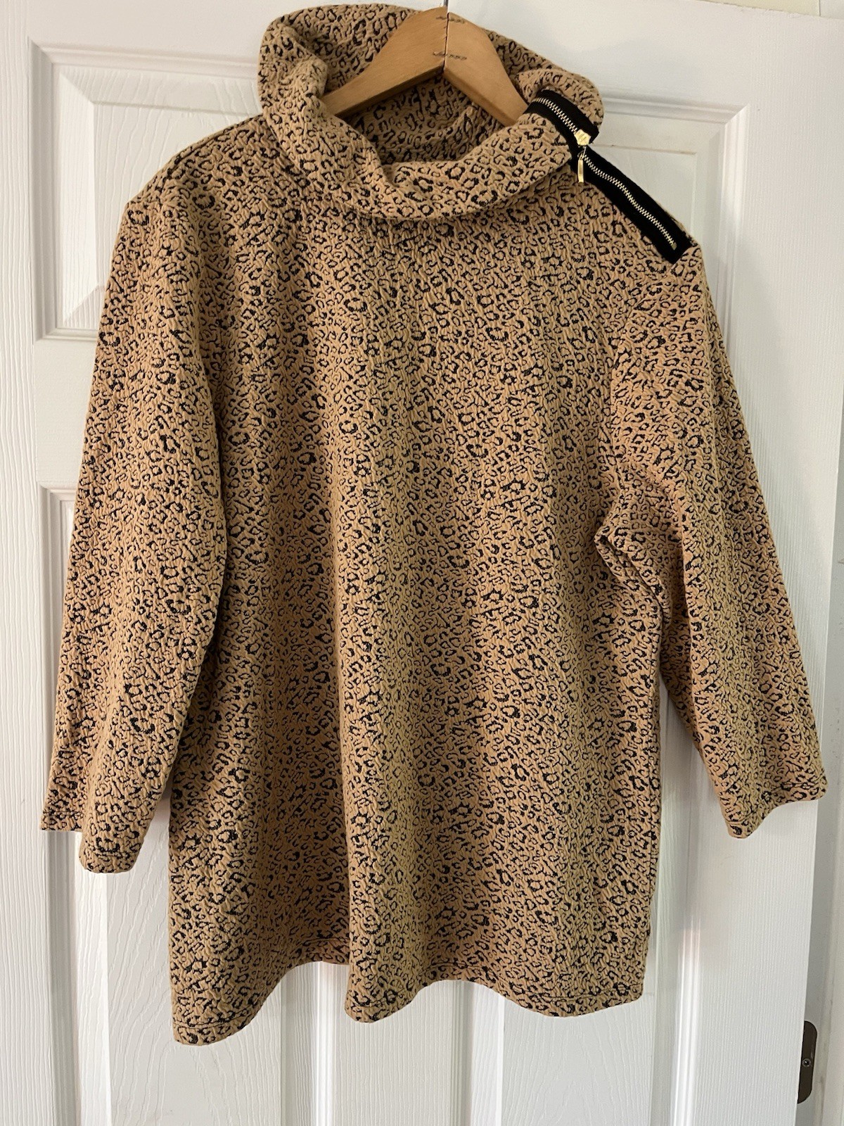 Chicos Women Top 3/4 Sleeve Shoulder Zip Pull Over Mock Neck Sz 2 Tan
