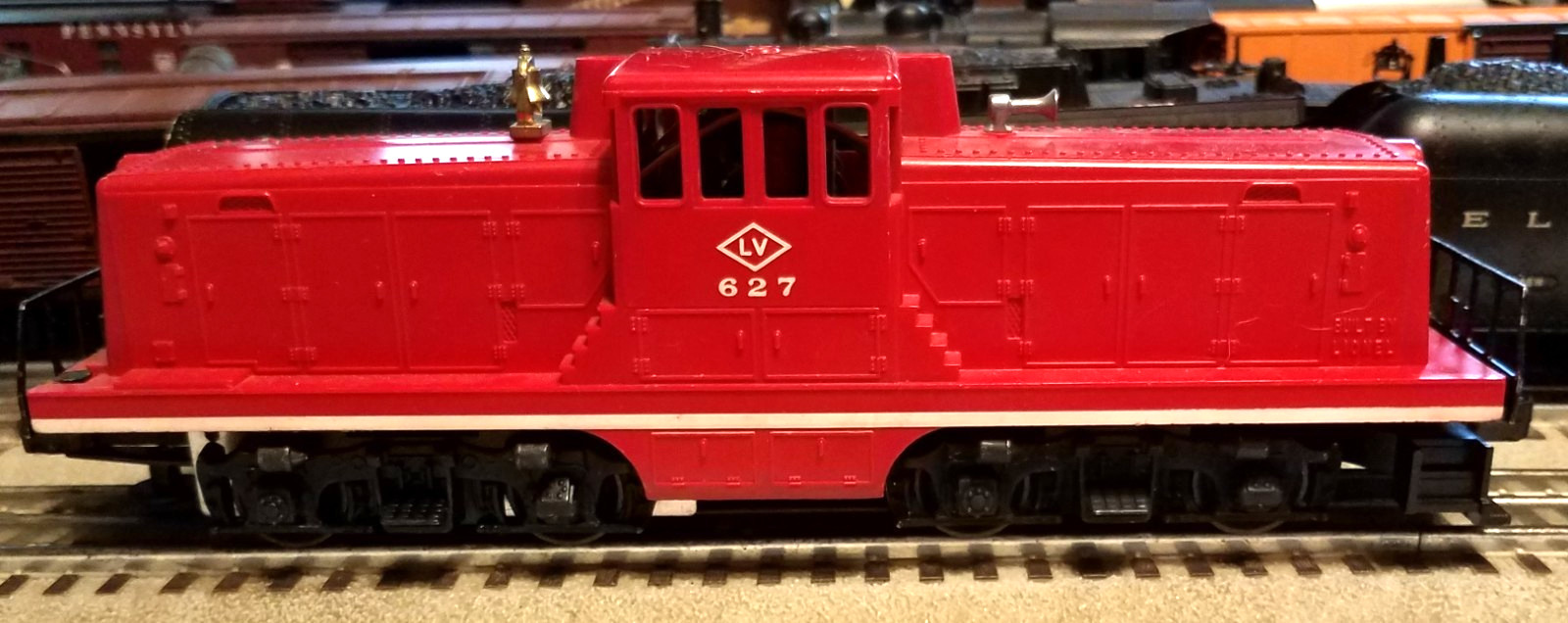 Lionel 627 LV 027 Diesel Switcher FOR PARTS DOES NOT RUN, LOCKED UP. Lionel 627 LV 027 Diesel Switcher FOR PARTS DOES NOT RUN, LOCKED UP.