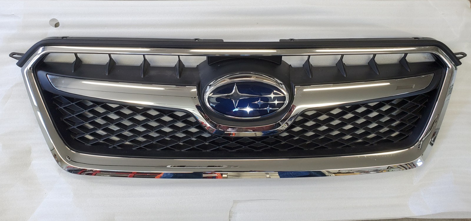 2013 2014 2015 Subaru XV Crosstrek Complete Front Grille Assembly.  2013 OEM