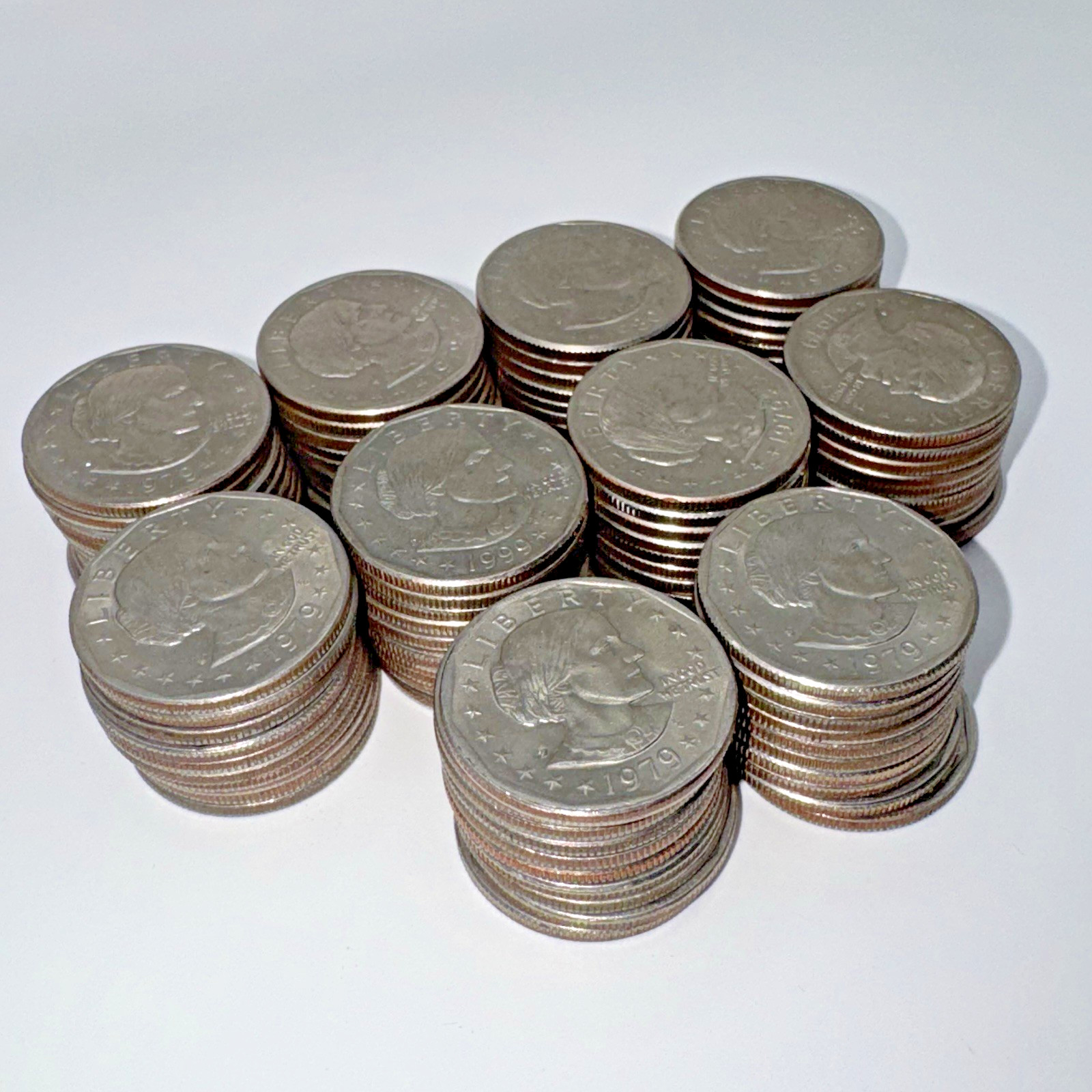 Lot of 100 - Circulated Susan B Anthony 1979 1980 $1 One Dollar Coins ($100 FV)