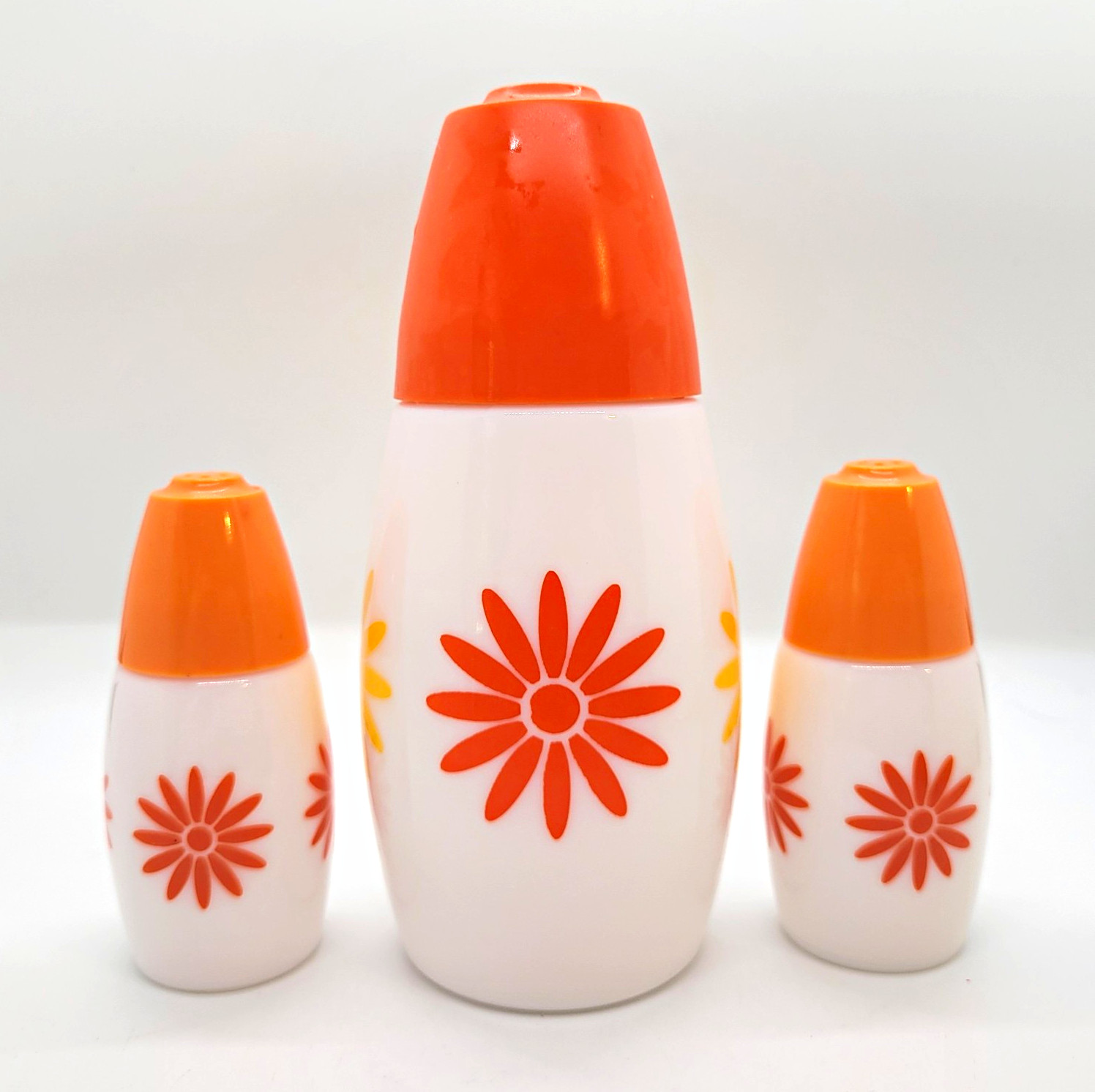 Vintage Gemco Orange Daisy Shakers Sugar Dispenser Flower Power Mod Groovy Retro