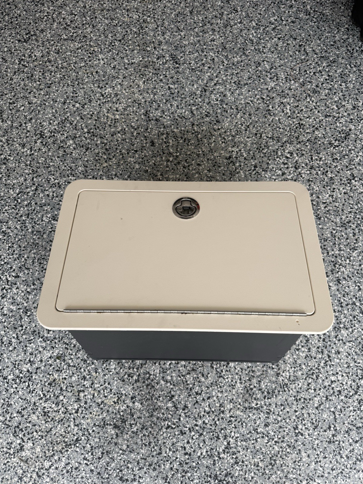 GRADY WHITE *NEW OEM* STORAGE COMPARTMENT BOX *REJECTED* *READ*