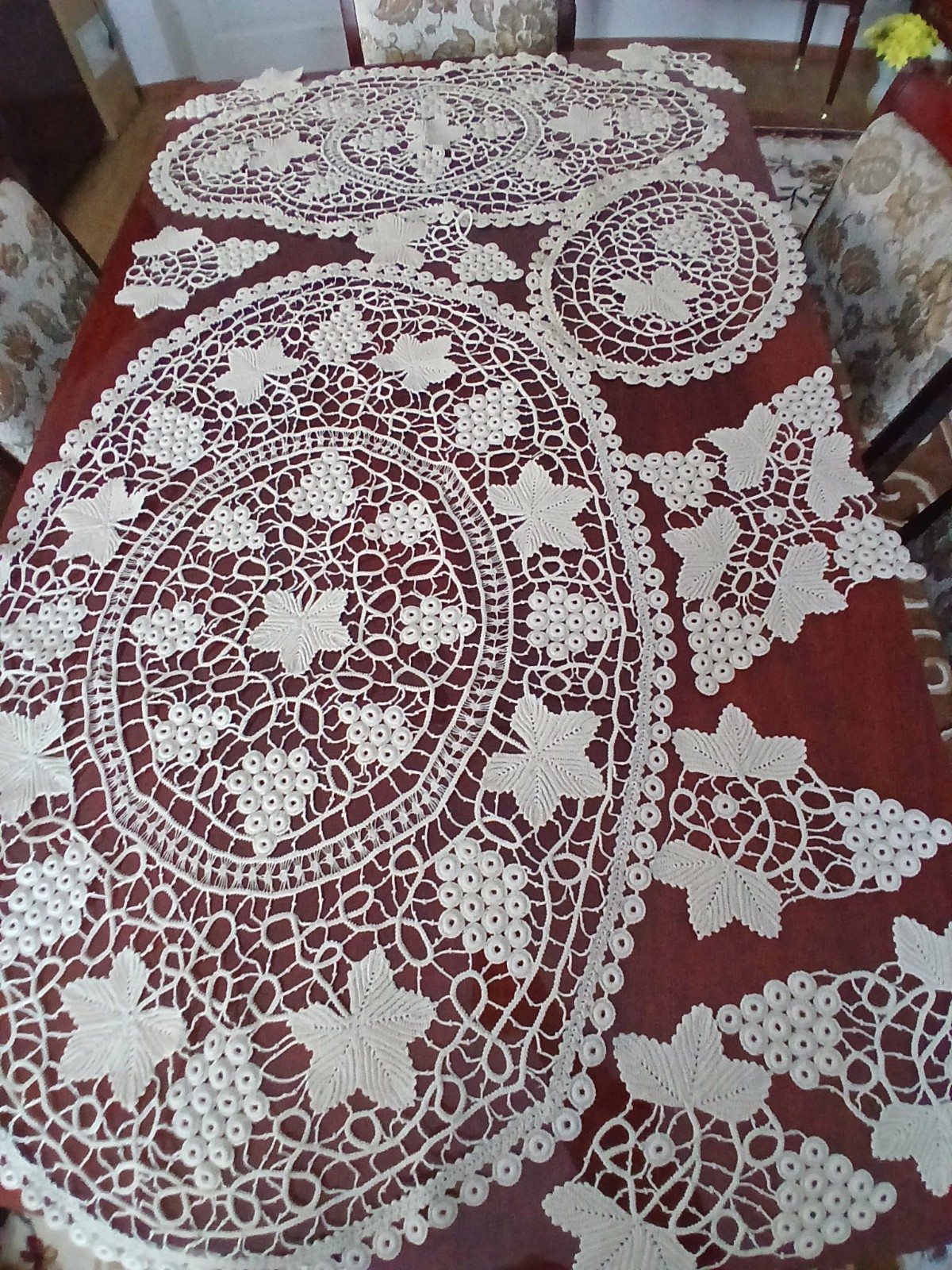 Magnificent 16-Piece Handcrafted Romanian Point Lace Set - 3D Grapes & Vine