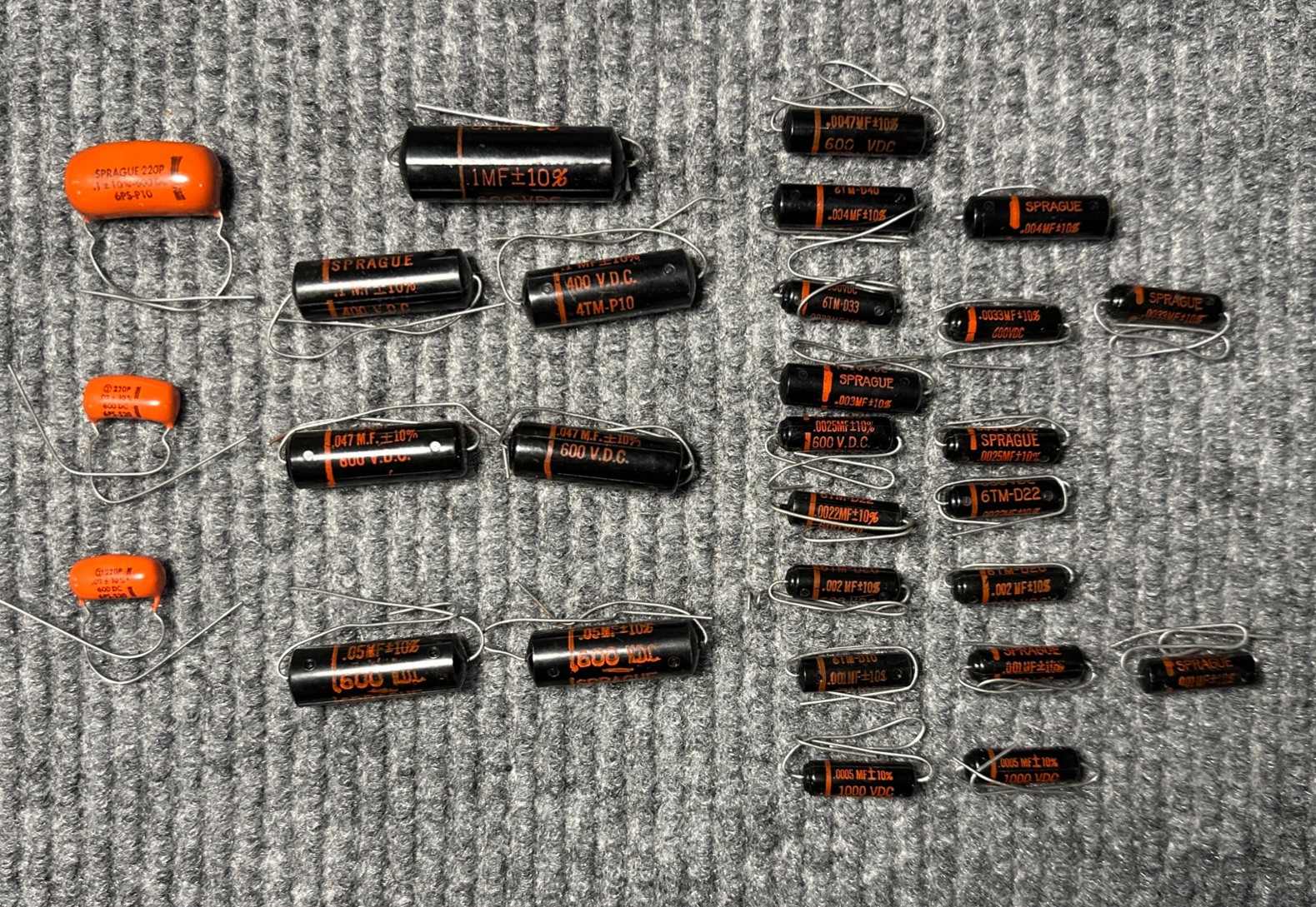 25 Vintage Sprague Black Beauty Tone Capacitors 400-600-100 v NOS 25 Vintage Sprague Black Beauty Tone Capacitors 400-600-100 v NOS